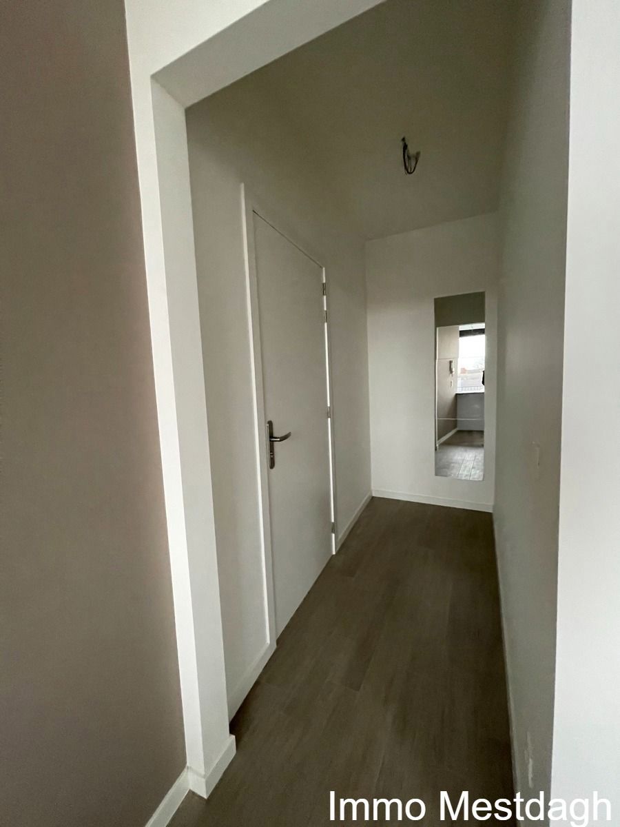 Duplex appartement op bovenste verdieping met terras & 3 slaapkamers in centrum Diest. foto 5