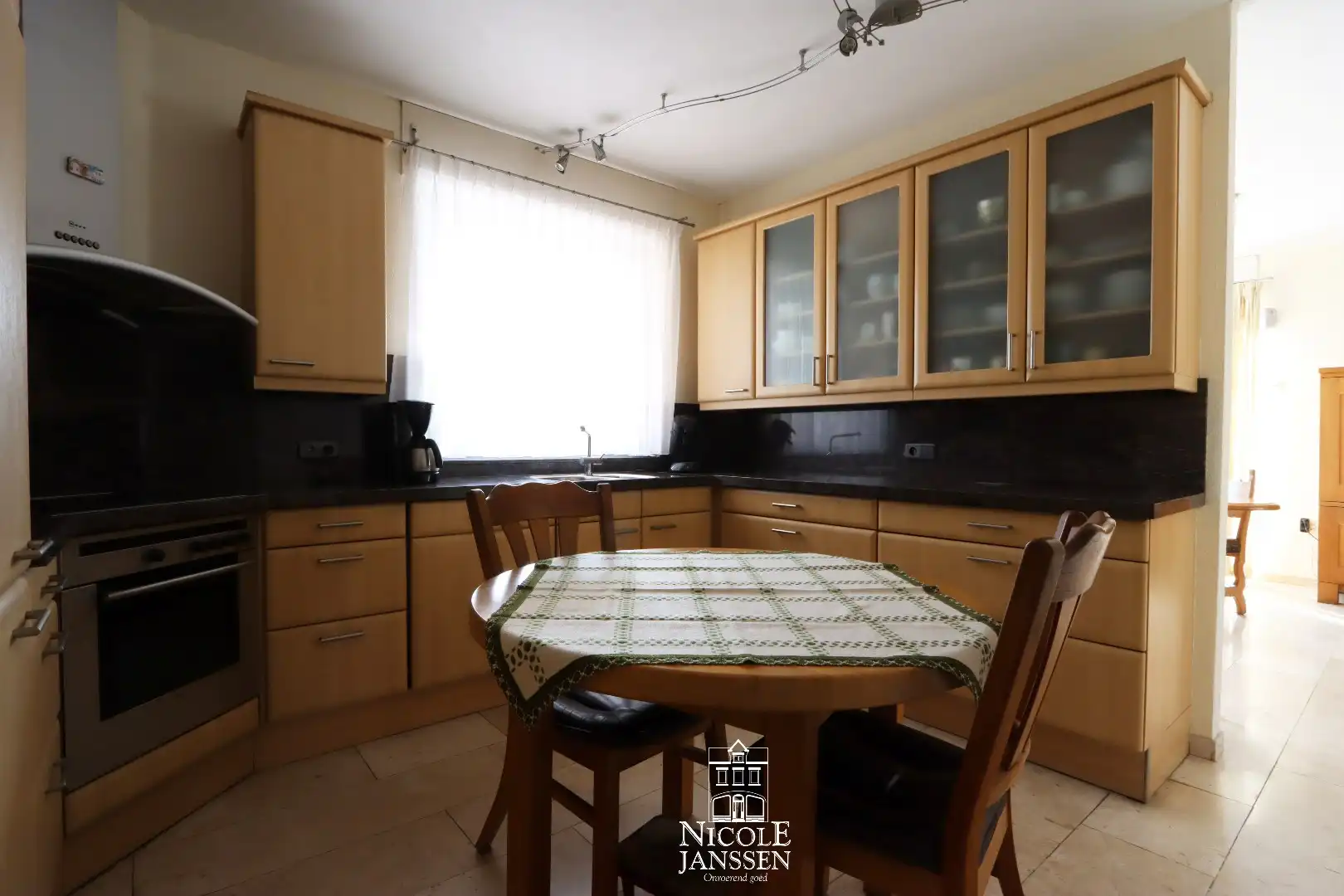 Ruime gezinswoning met mogelijkheden foto 11