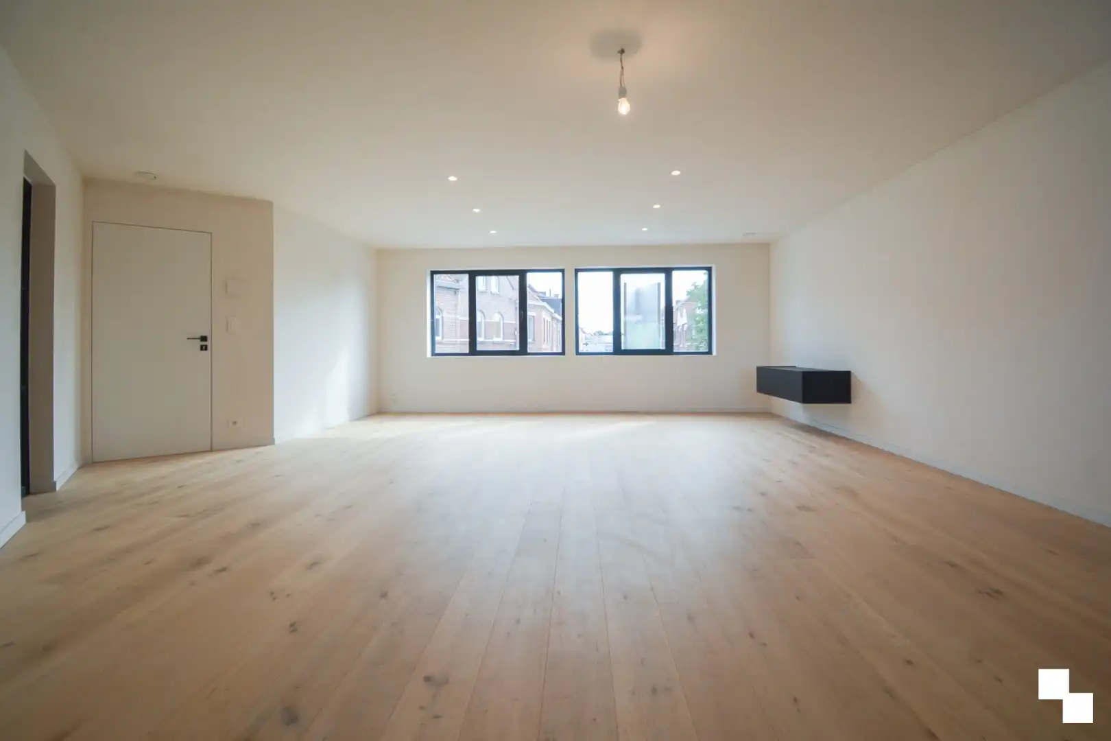 Tweeslaapkamer appartement met garage nabij het centrum van Izegem foto 5