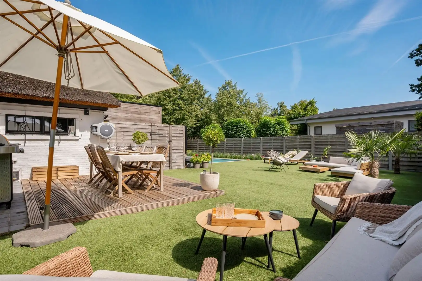 Instapklare halfopen villa met rieten dak, verwarmd zwembad en eigen wellness foto 7