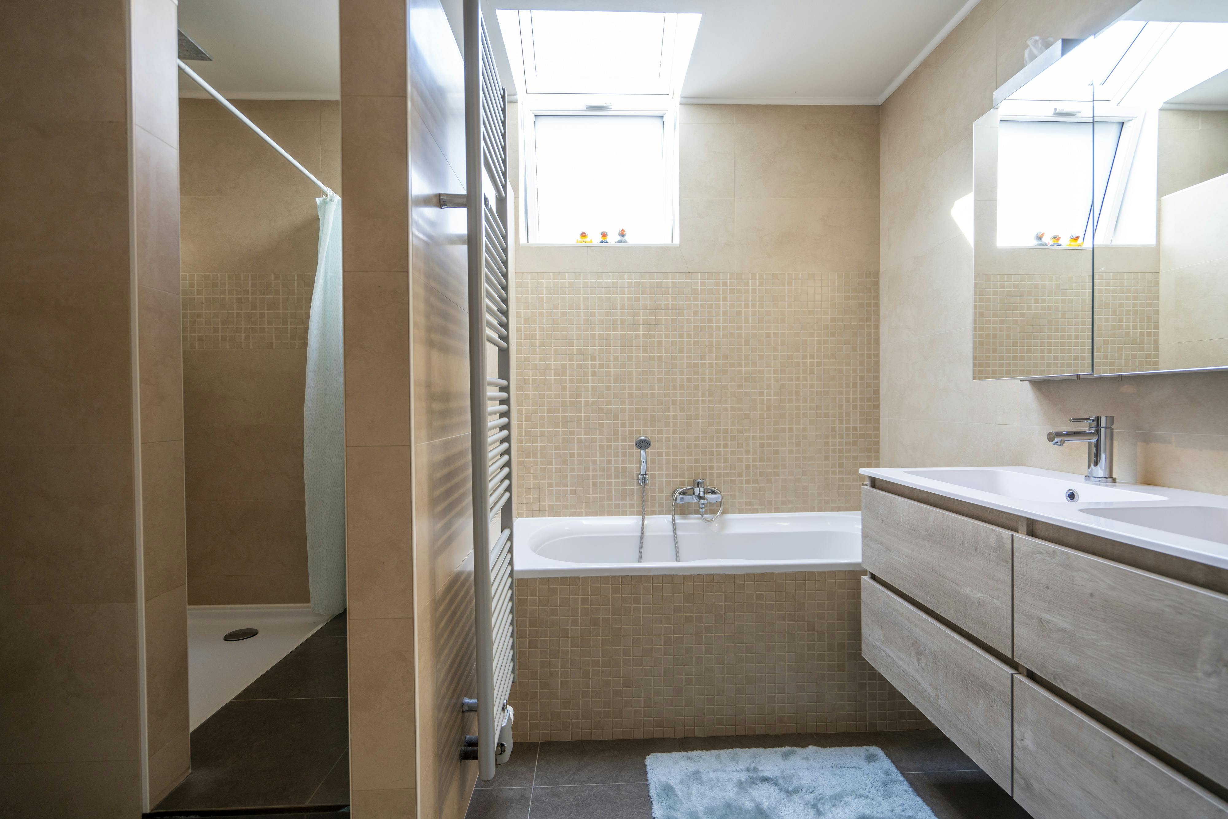 Energiezuinige instapklare villa met zwembad en poolhouse foto 18