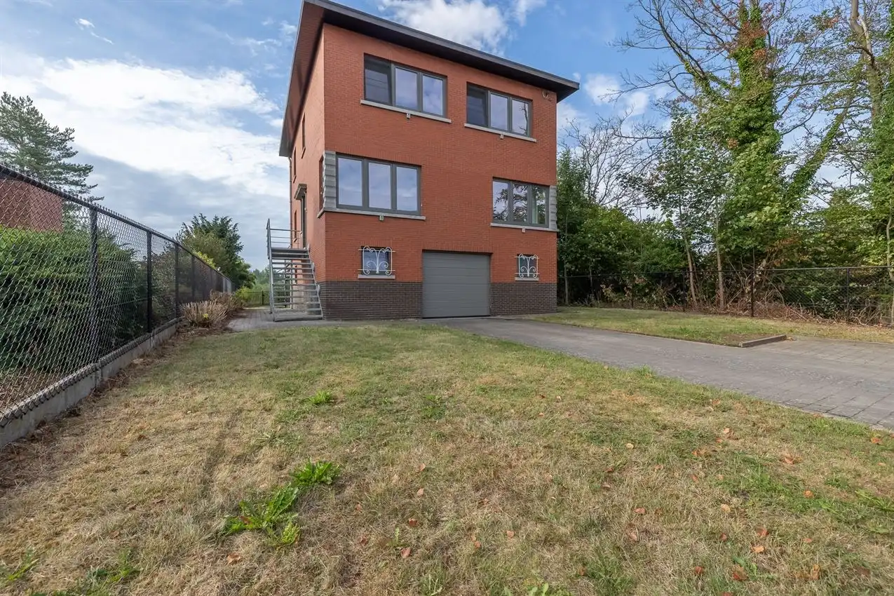 Volledig gerenoveerde woning met 3 slpk., veranda en magnifiek zicht vandaaruit foto 43