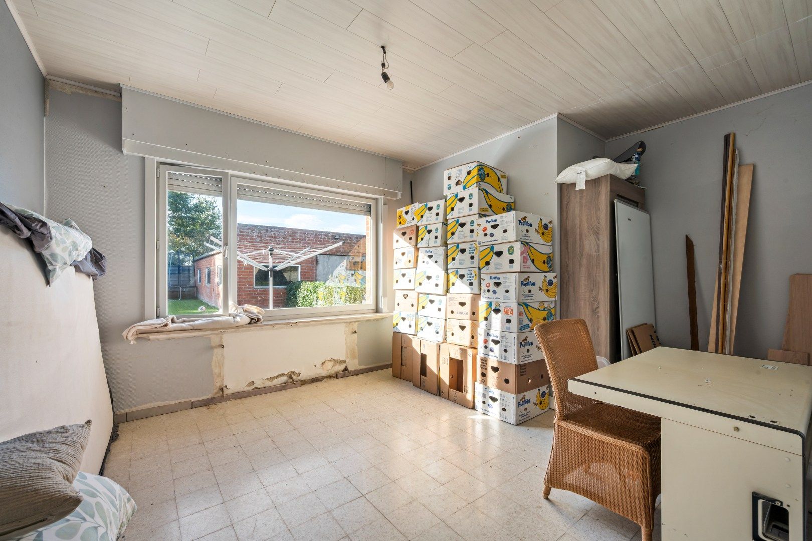 Op te frissen woning met 3 slaapkamers, opslagruimte en tuin op 864m² foto 9