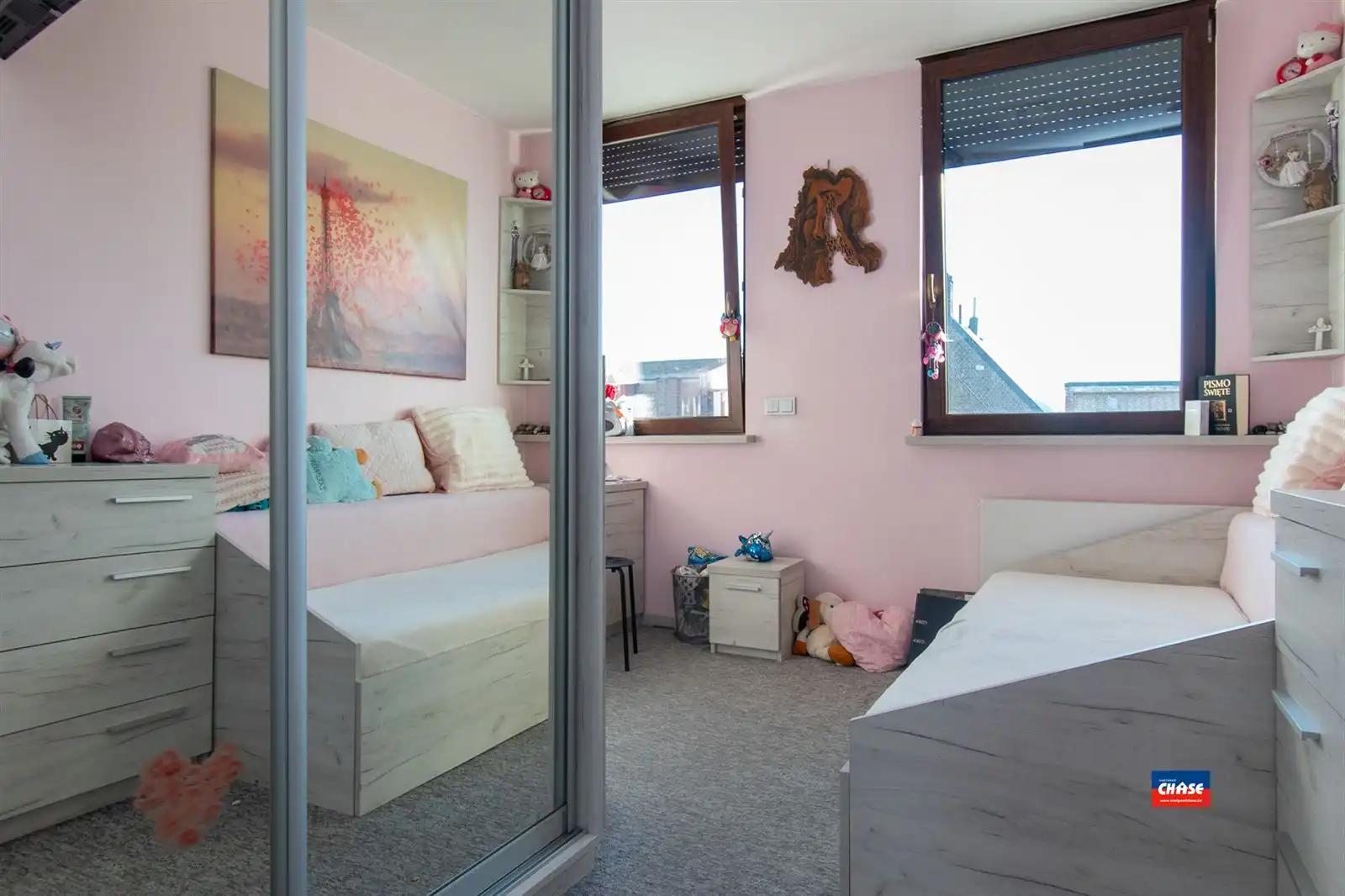 Bel-étage met 4 slaapkamers, 2 badkamers, kantoorruimte, garage en tuin. foto 15