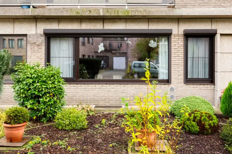 Gelijkvloers 2 slpk. appartement met tuin en garage foto 2