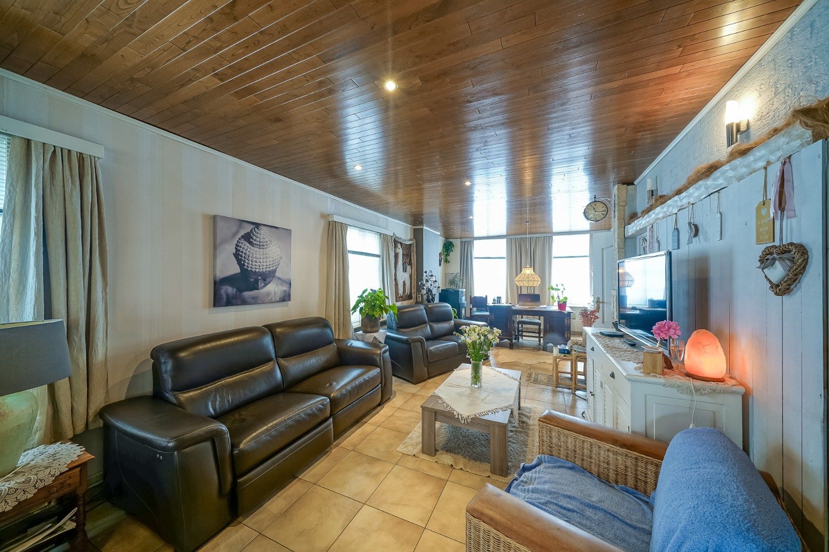 Ruime woning met drie slaapkamers - met loods/garage  foto 6