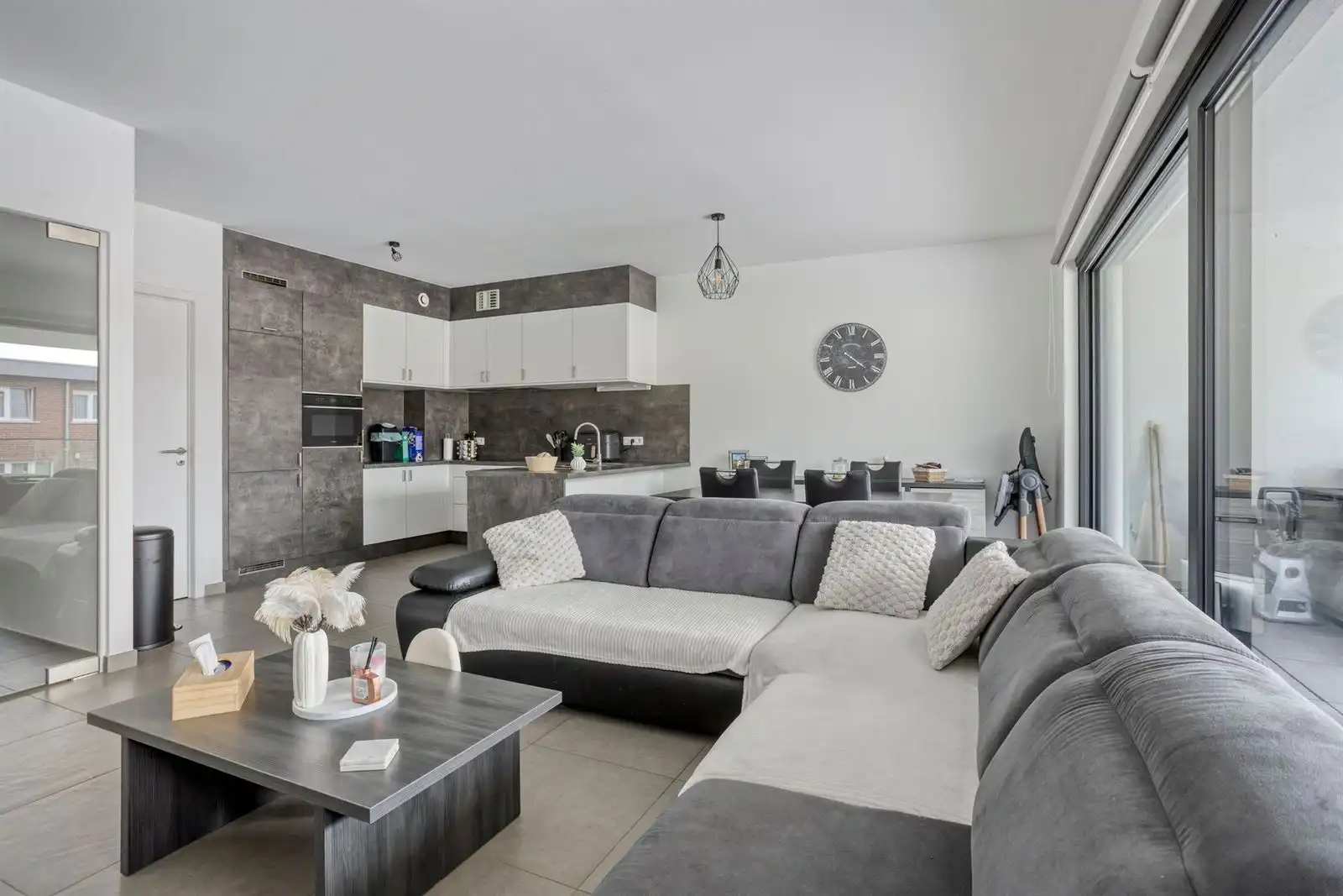 instapklaar appartement 3 slaapkamers,terras en staanplaats   foto 8