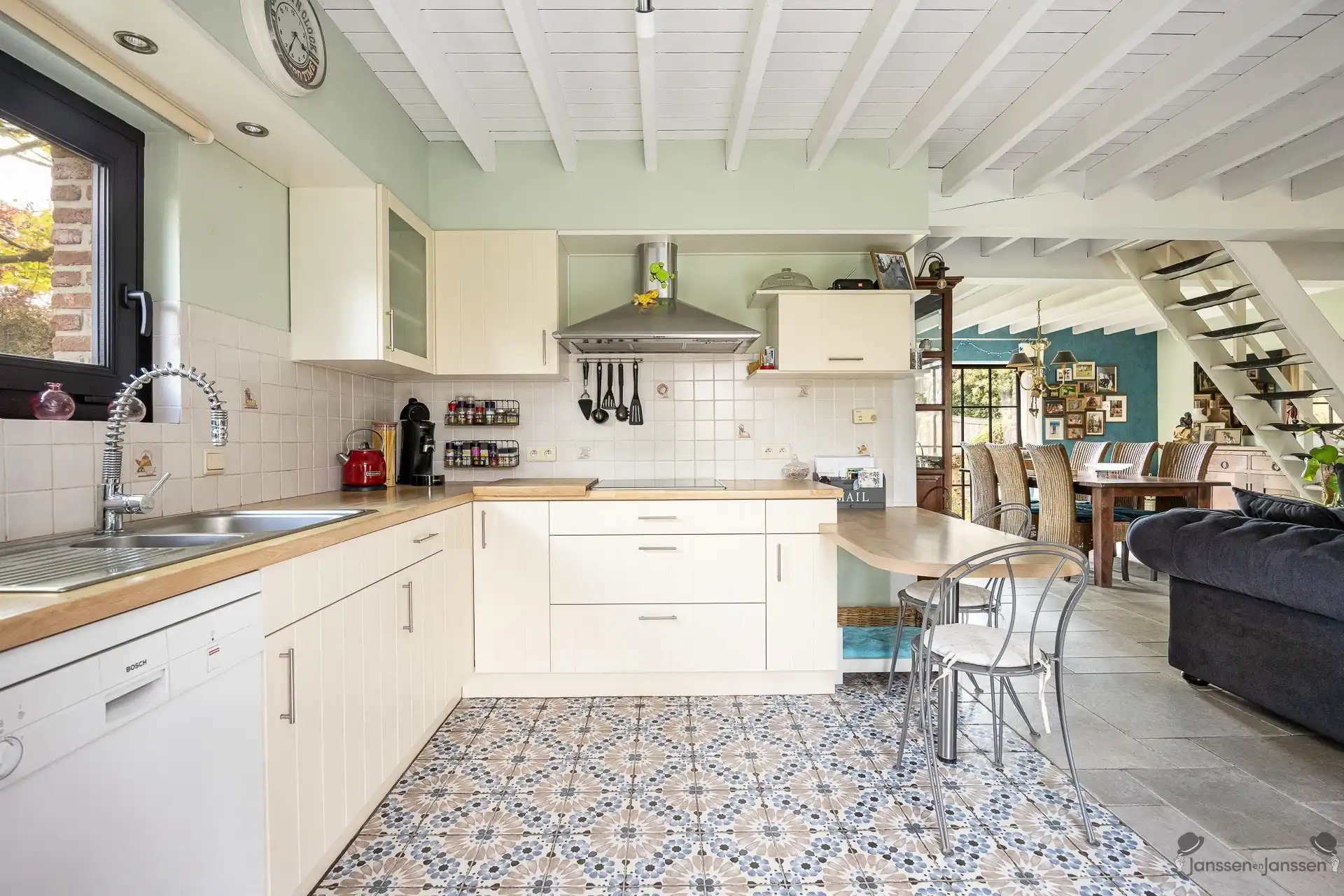 Instapklare woning met verzorgde tuin op een perceel van 810 m² foto 10