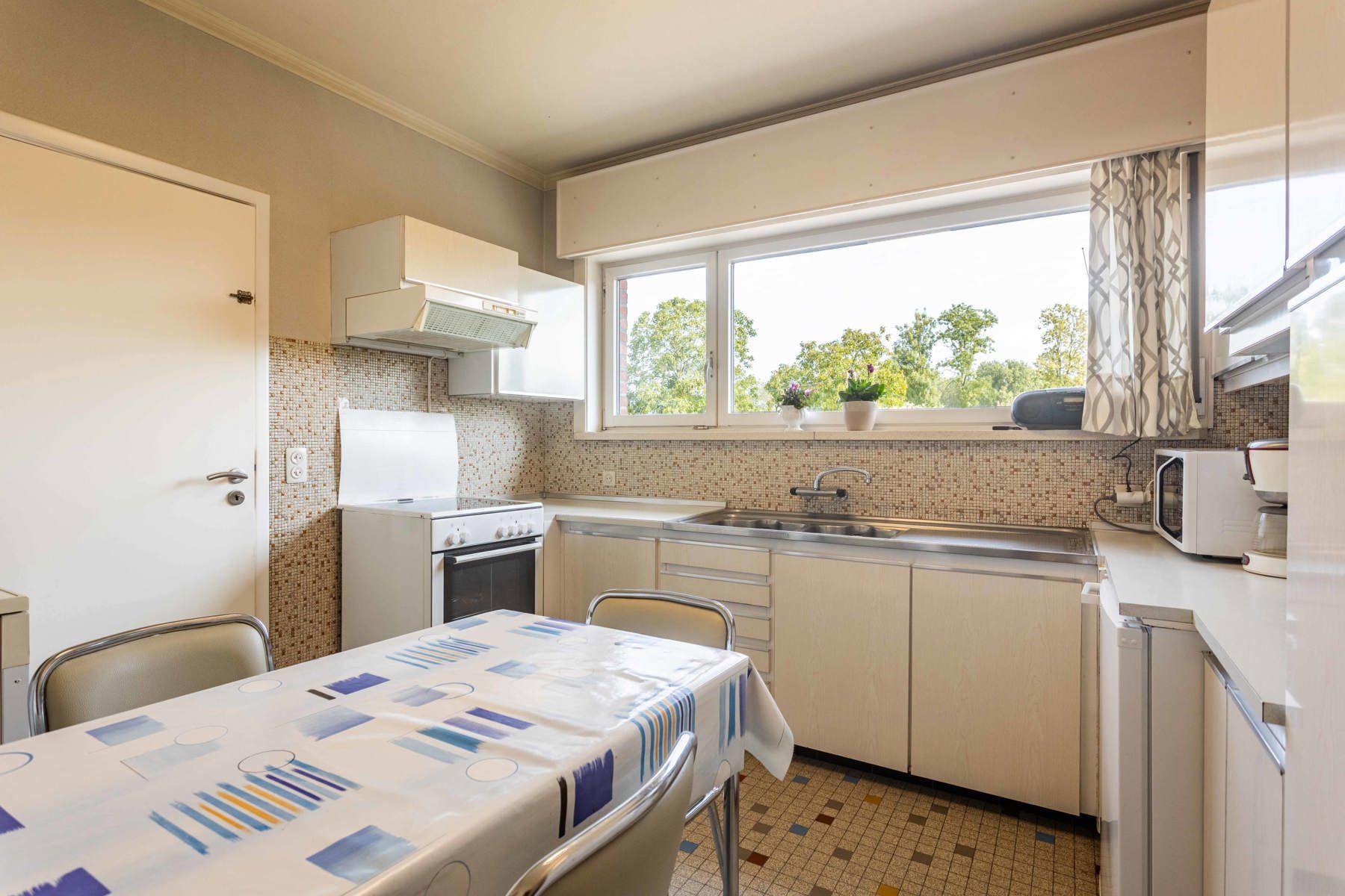 Charmante gezinswoning met 5 slaapkamers en riante tuin. foto 10