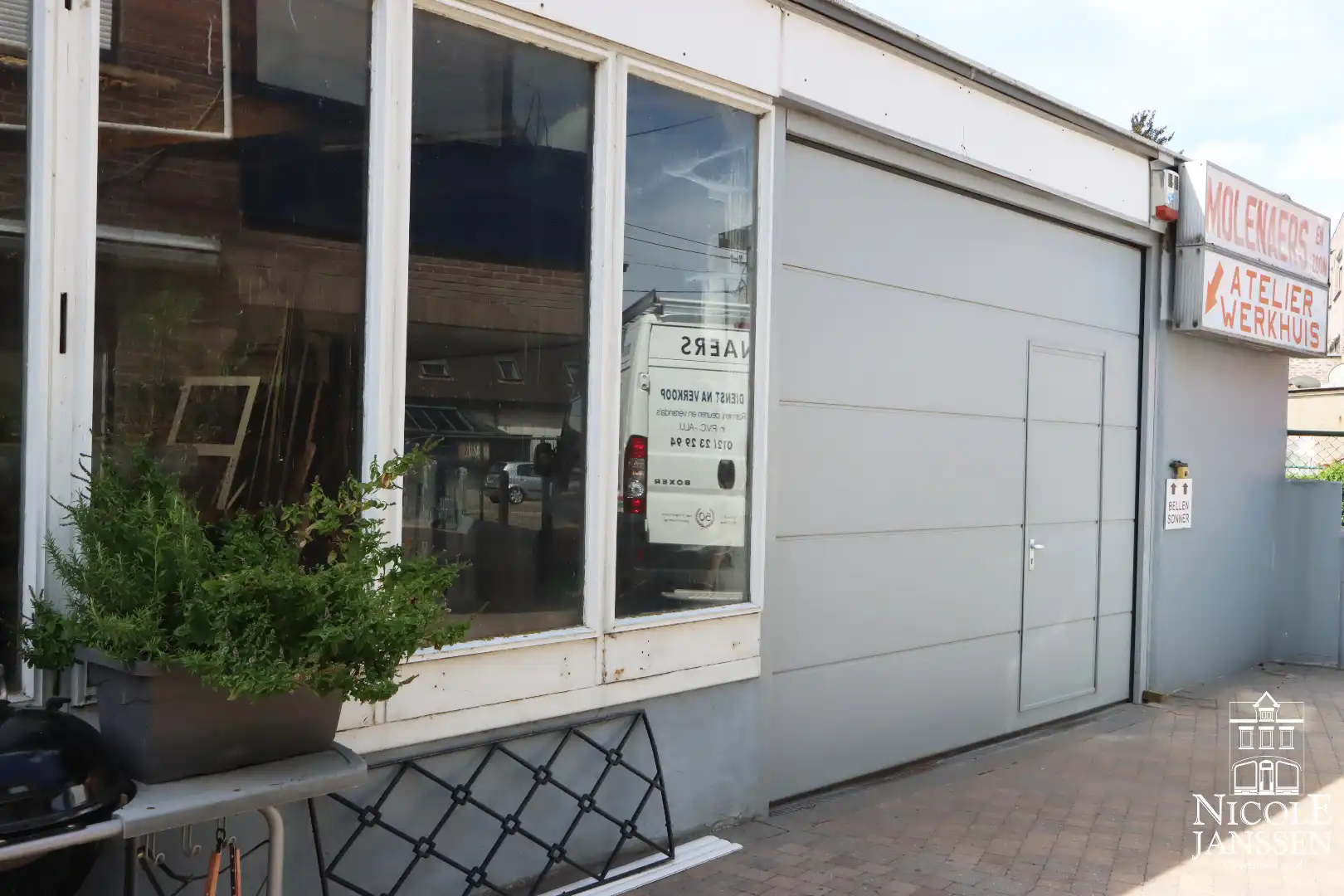 Handelspand met bovenliggend appartement gelegen op een gunstige locatie foto 7