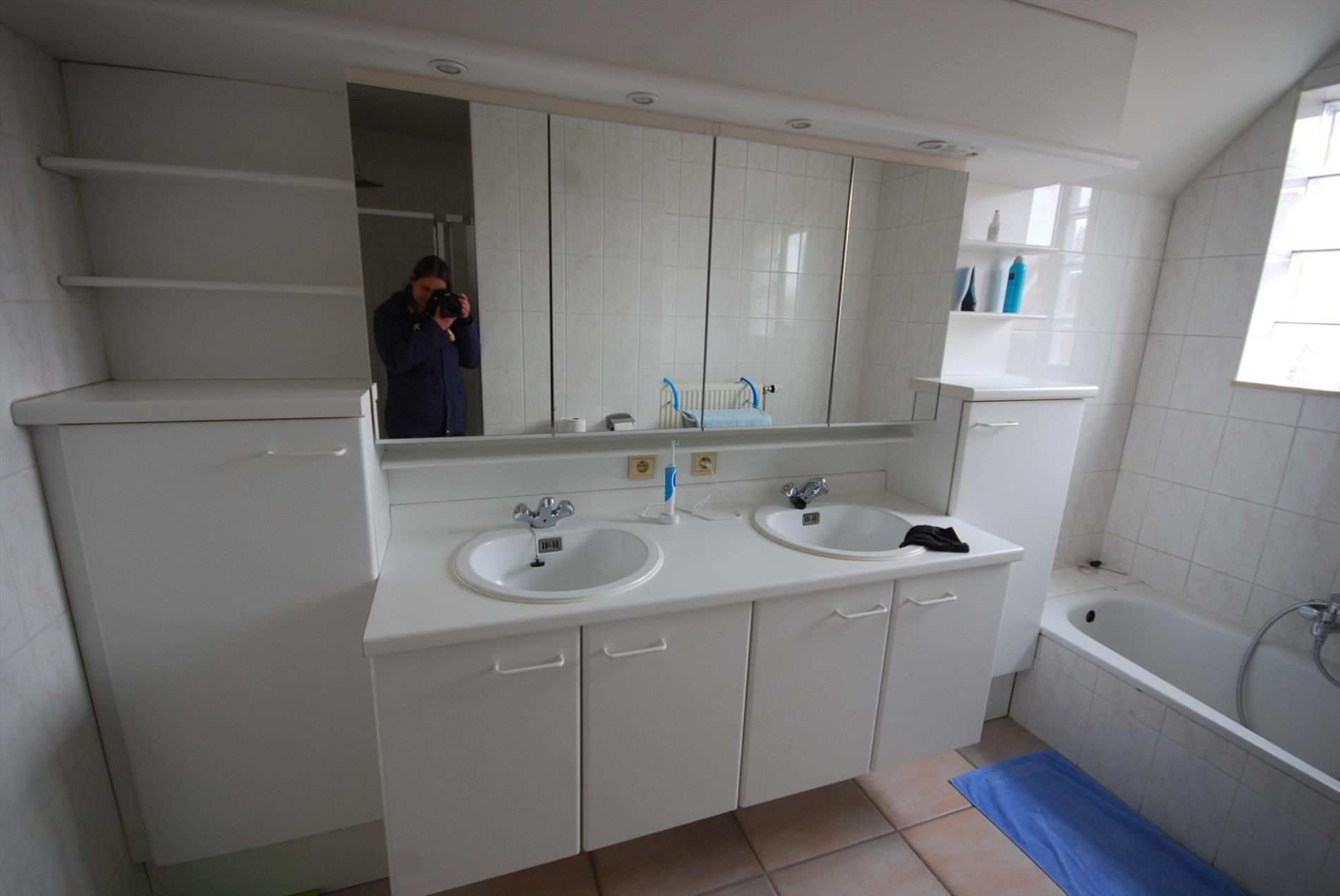 RUIM APPARTEMENT MET ONDERGRONDSE AUTOSTAANPLAATS foto 15