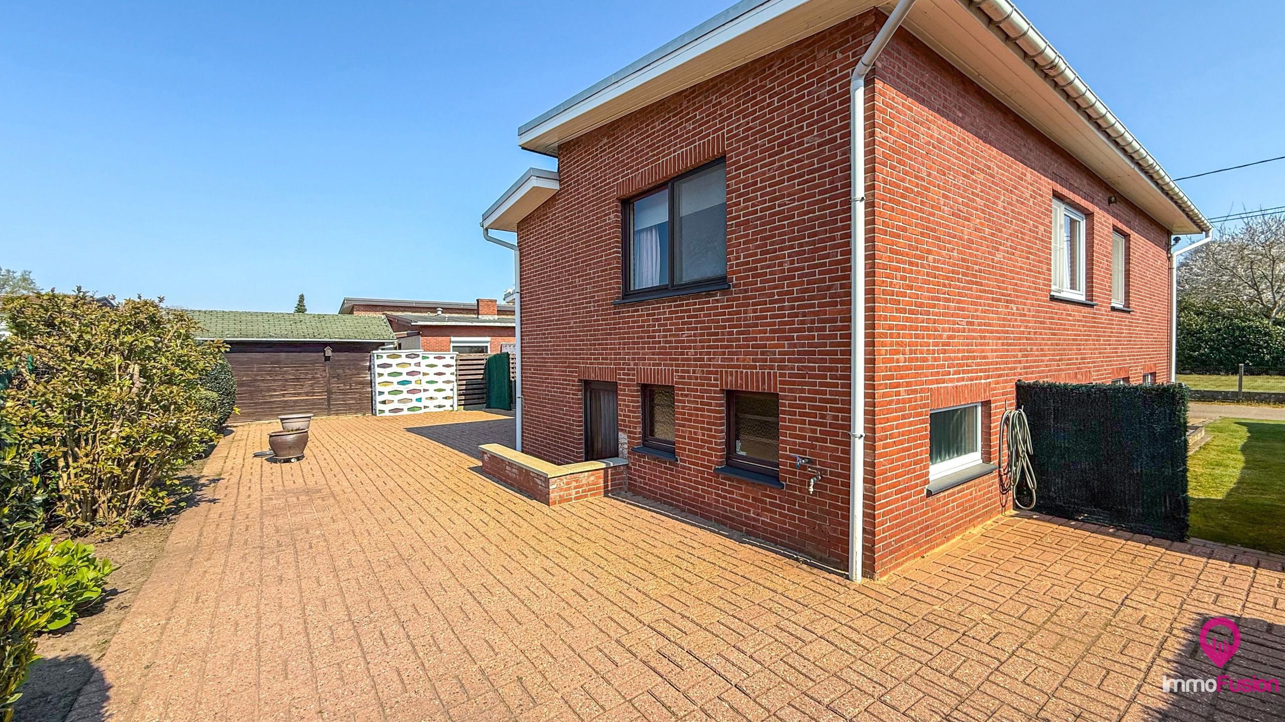Woning met 3 slaapkamers, inpandige garage en grote tuin! foto 30