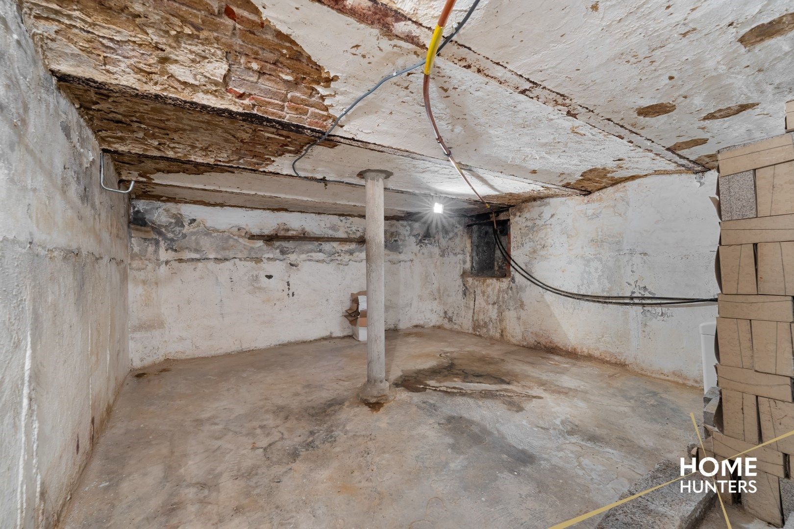 Authentiek herenhuis in Mesen – een renovatieparel met potentieel foto 21