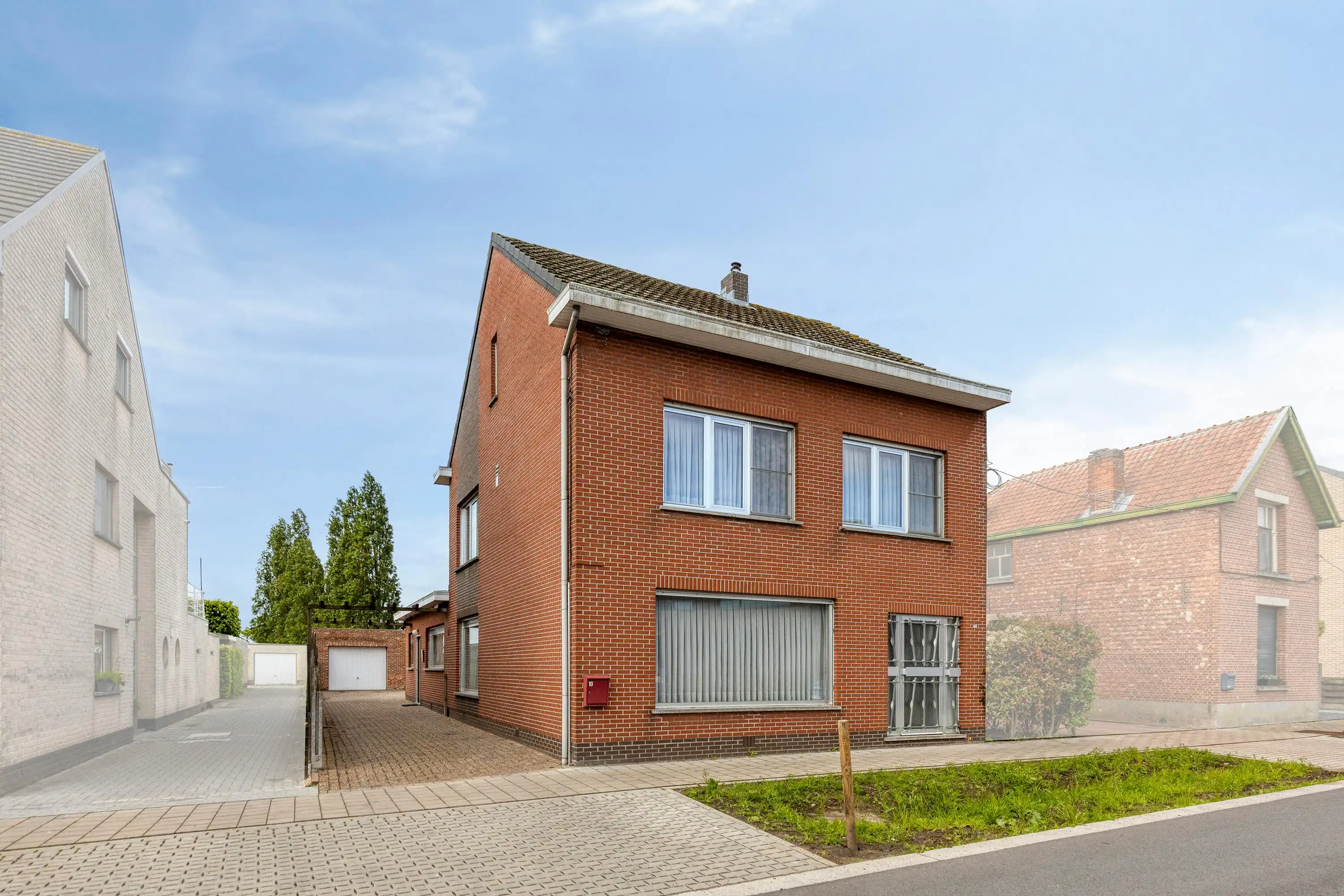 Hoofdfoto van de publicatie: Huis met 4 slaapkamers en grote tuin te koop in Wuustwezel!