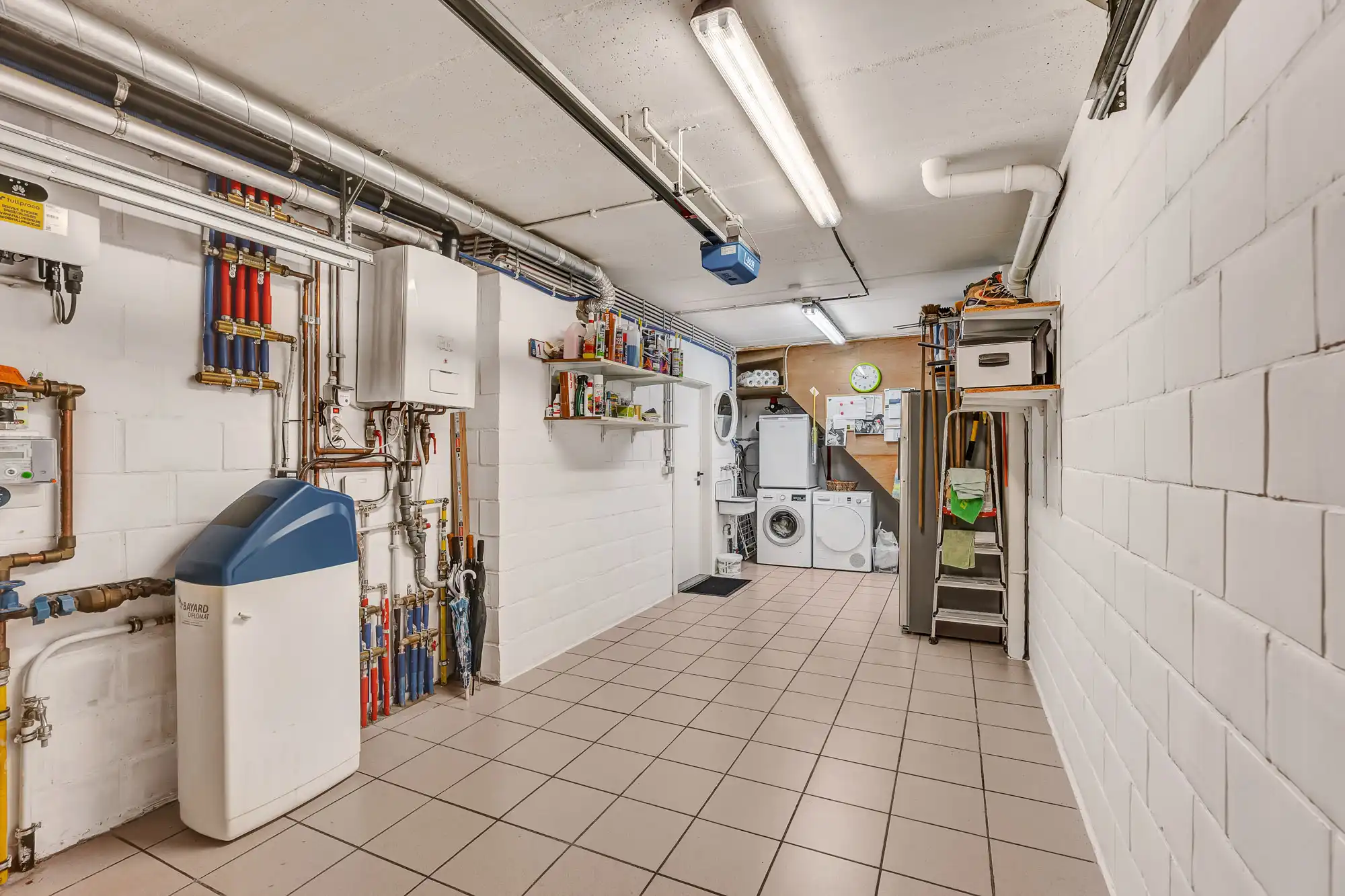 Instapklare woning met garage en tuin foto 11