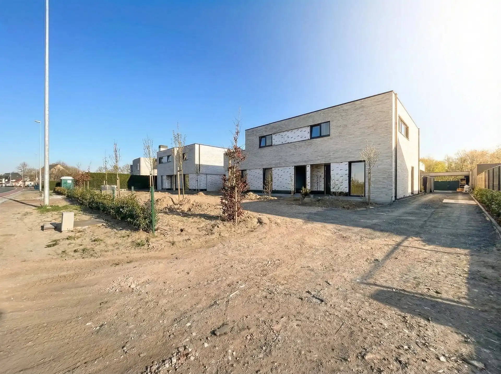 Gelijkvloers appartement met 3 slaapkamers en tuin! foto {{pictureIndex}}