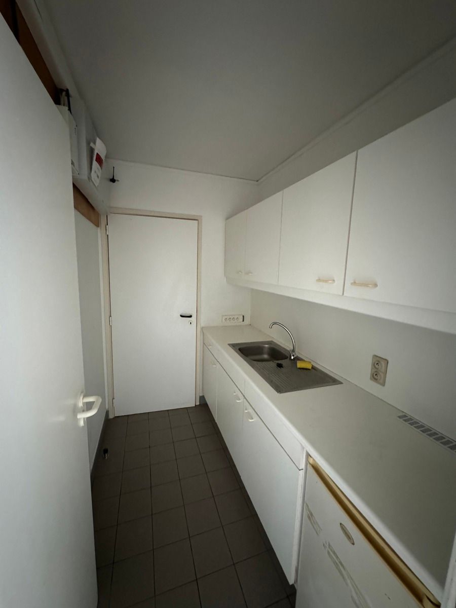 Kantoor 3de verdiep op Bisschoppenhoflaan + parking foto 10