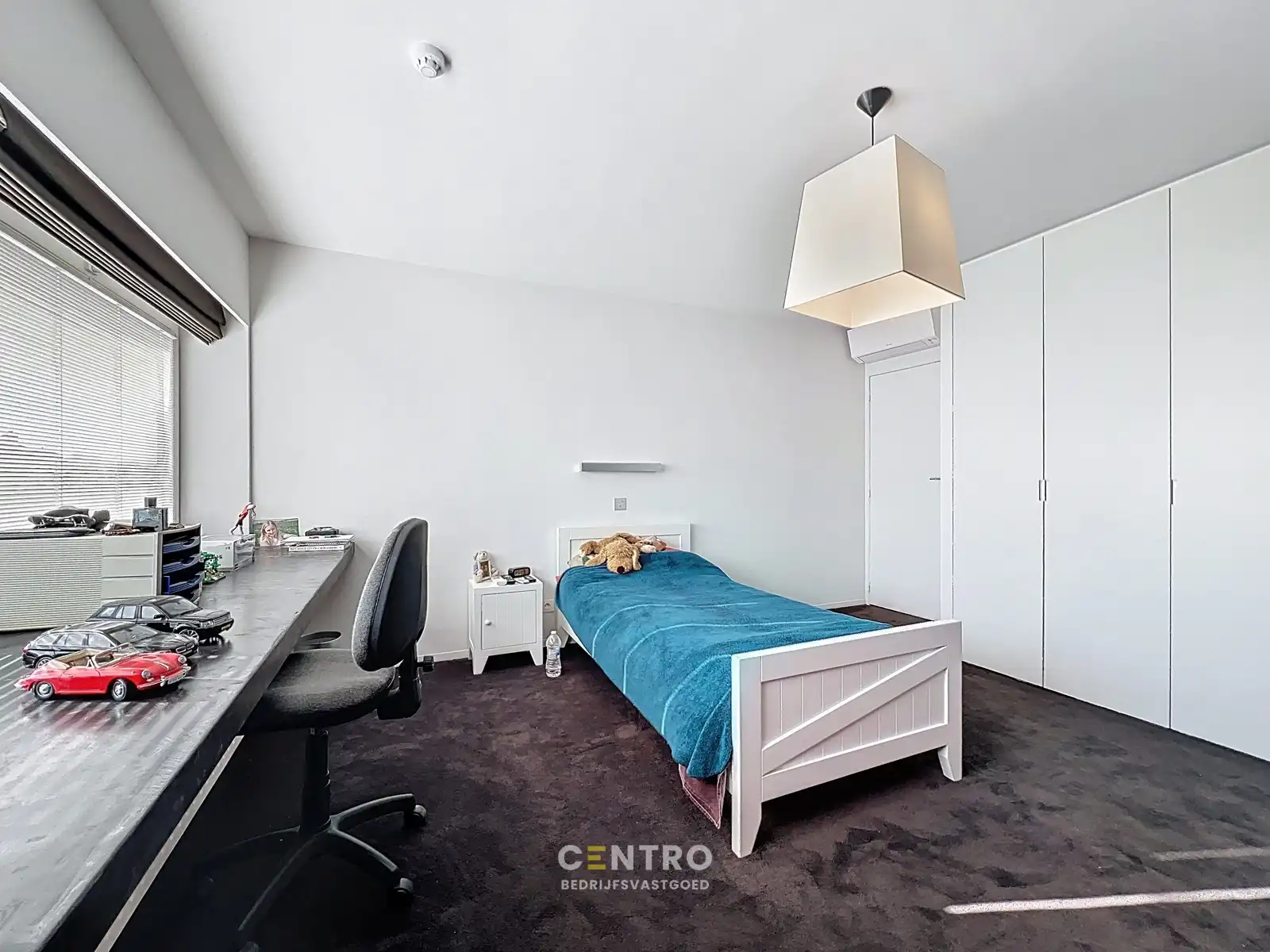 Luxueuze woning (4 slpks) + ruime showroom (of winkel, praktijkruimte, diensten, vrij beroep,...) met kantoor te Hooglede! foto 30