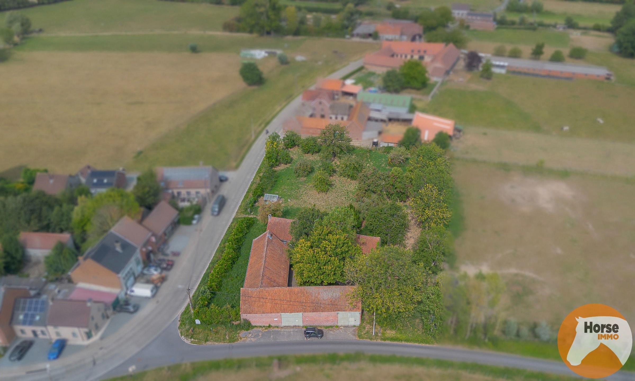 Hoofdfoto van de publicatie: AAIGEM - Prachtige vierkantshoeve