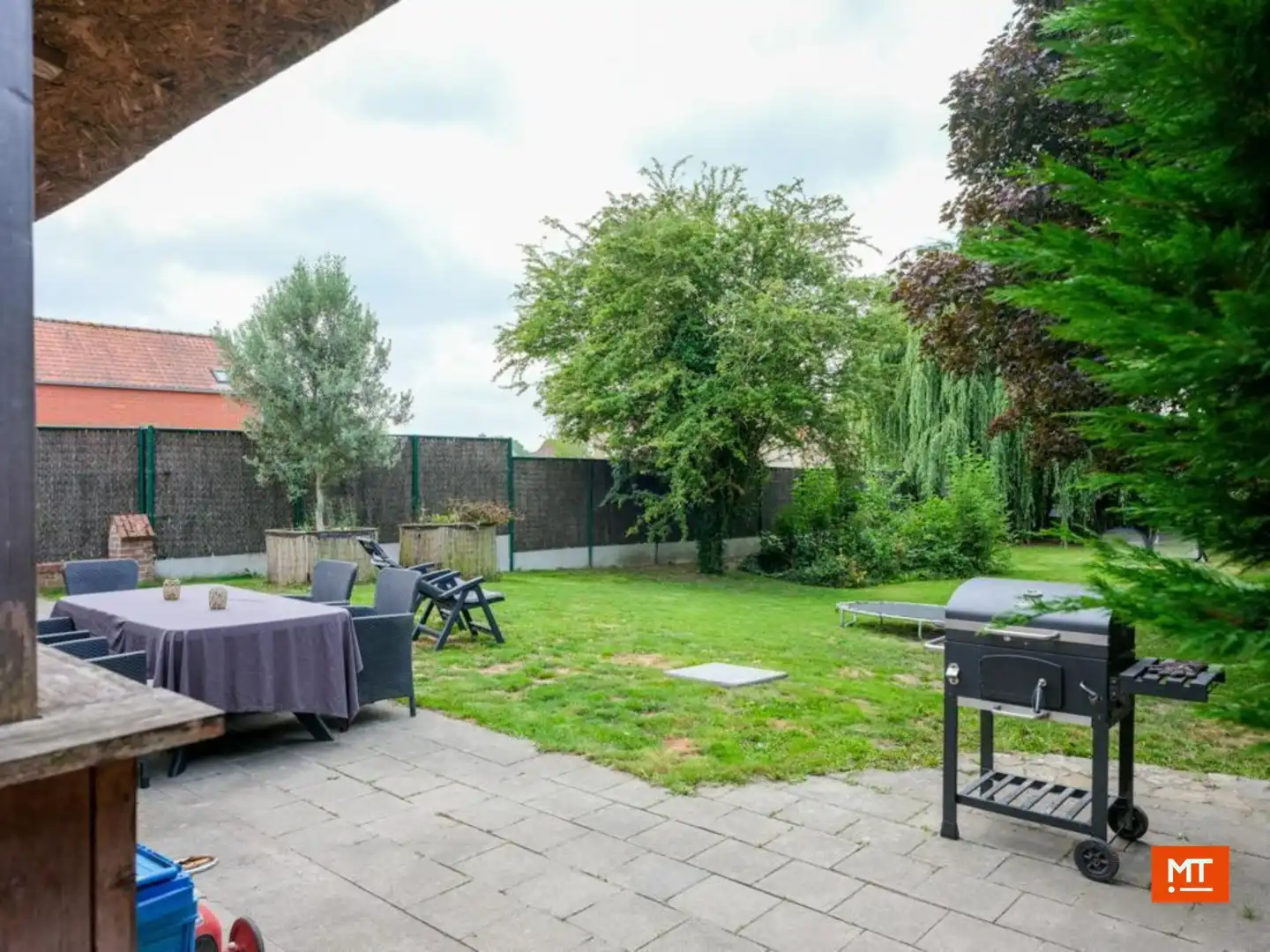 Alleenstaande woning met 3 slaapkamers (4 mogelijk), garage en tuin (ZW) te koop in Langemark foto 2