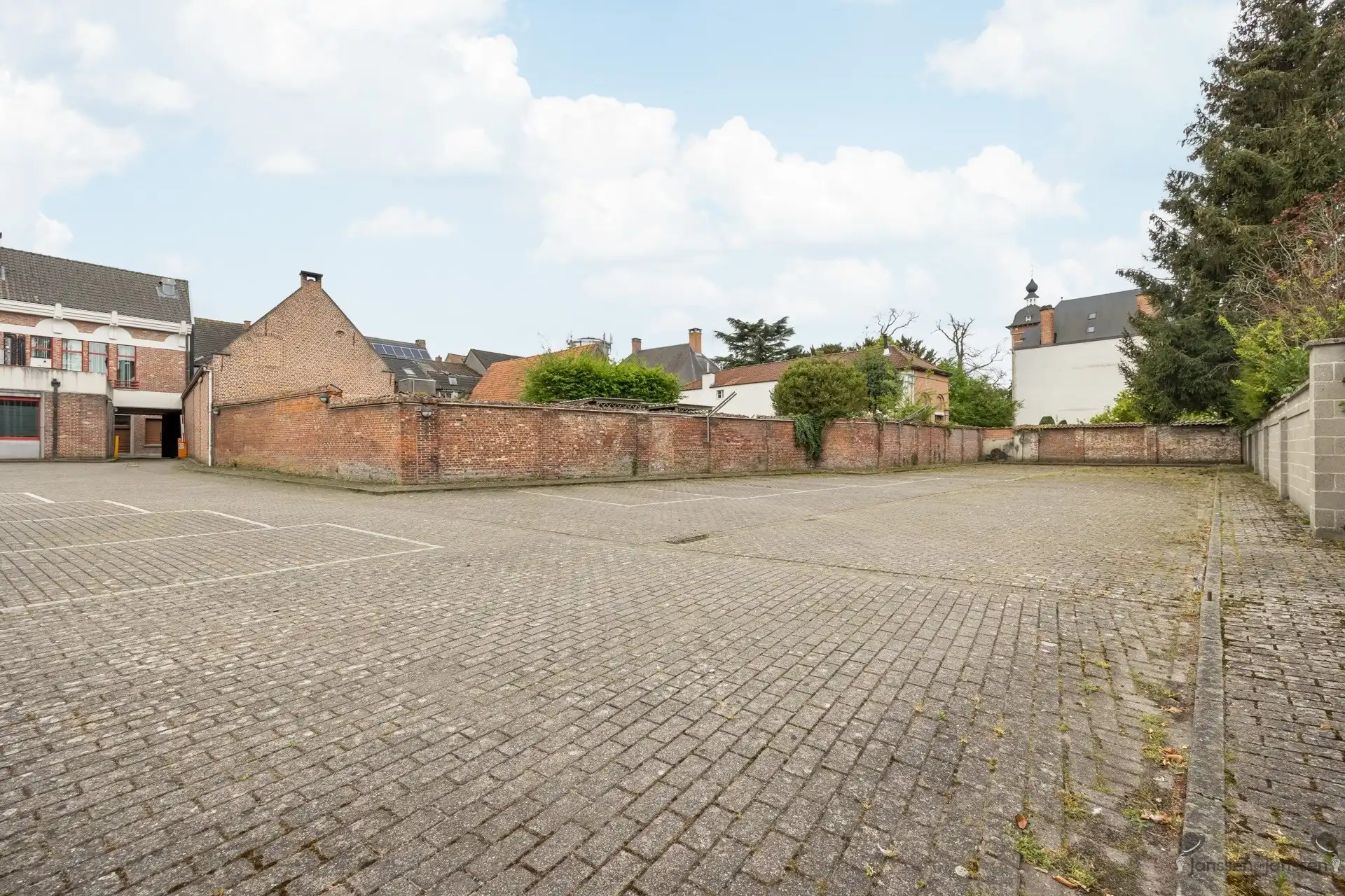 Commercieel gebouw met parkeergelegenheid! foto 45