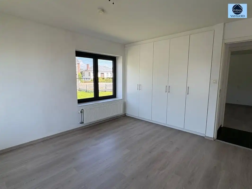 APPARTEMENT MET MAGAZIJN GELEGEN IN KMO ZONE foto 11