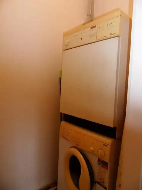 In centrum gelegen APPARTEMENT met 2 slaapkamers, mooie living, ruime kelder foto 13