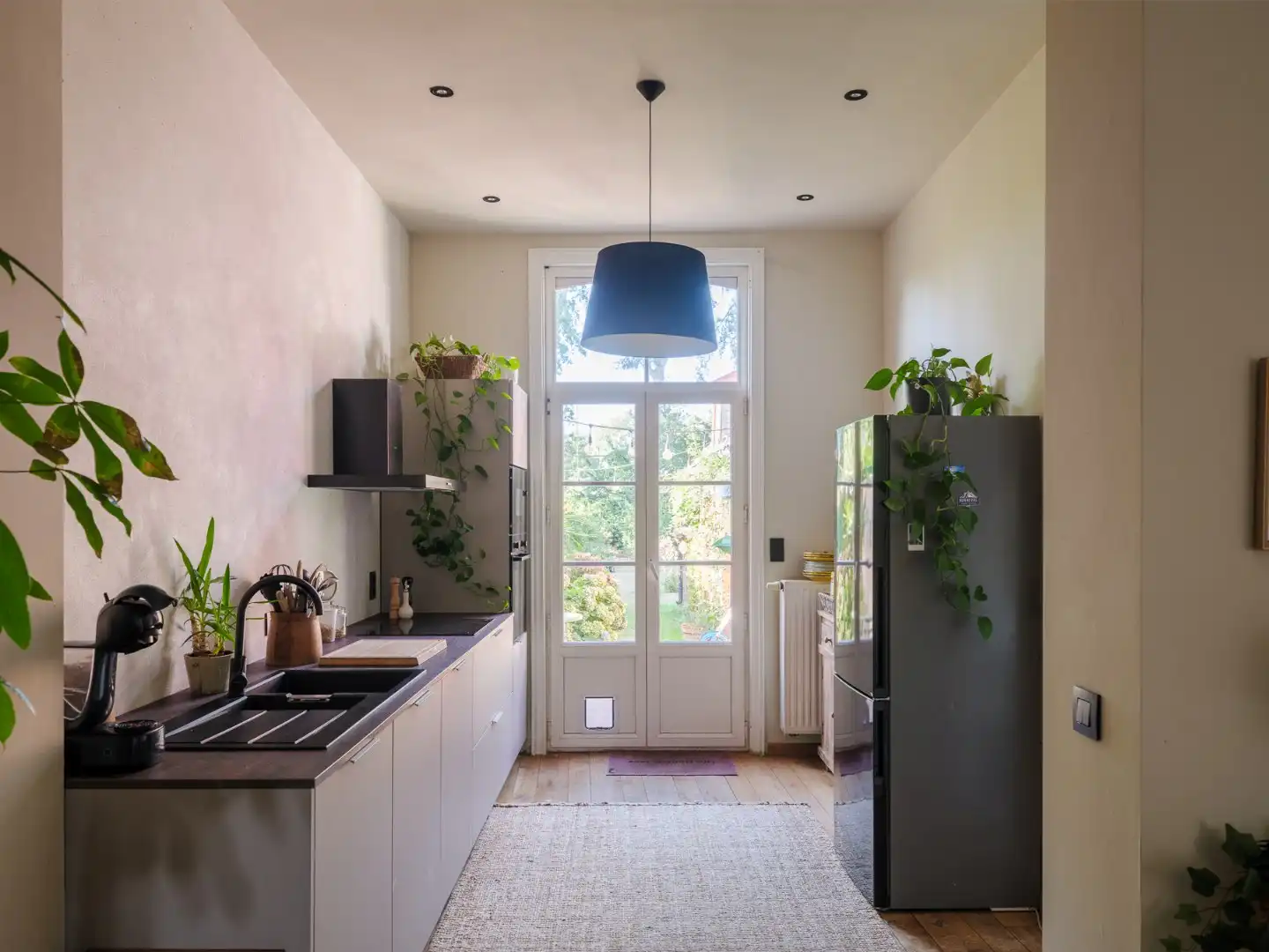 Instapklare woning met overvloedig licht en prachtige tuin foto 2