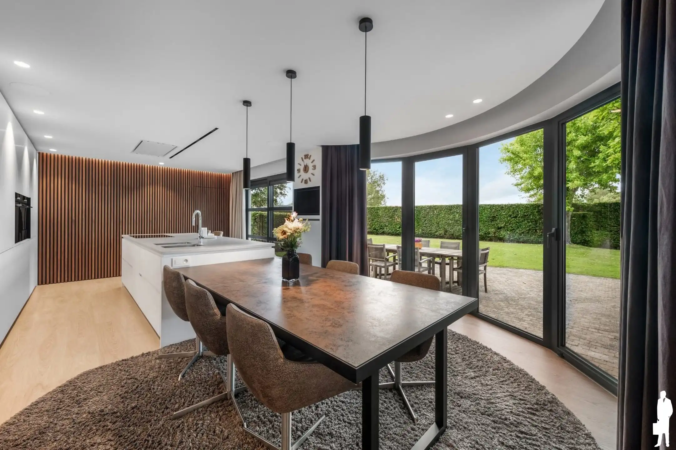 Prachtige woning met 5 slaapkamers, 2 badkamers en bijgebouw foto 7