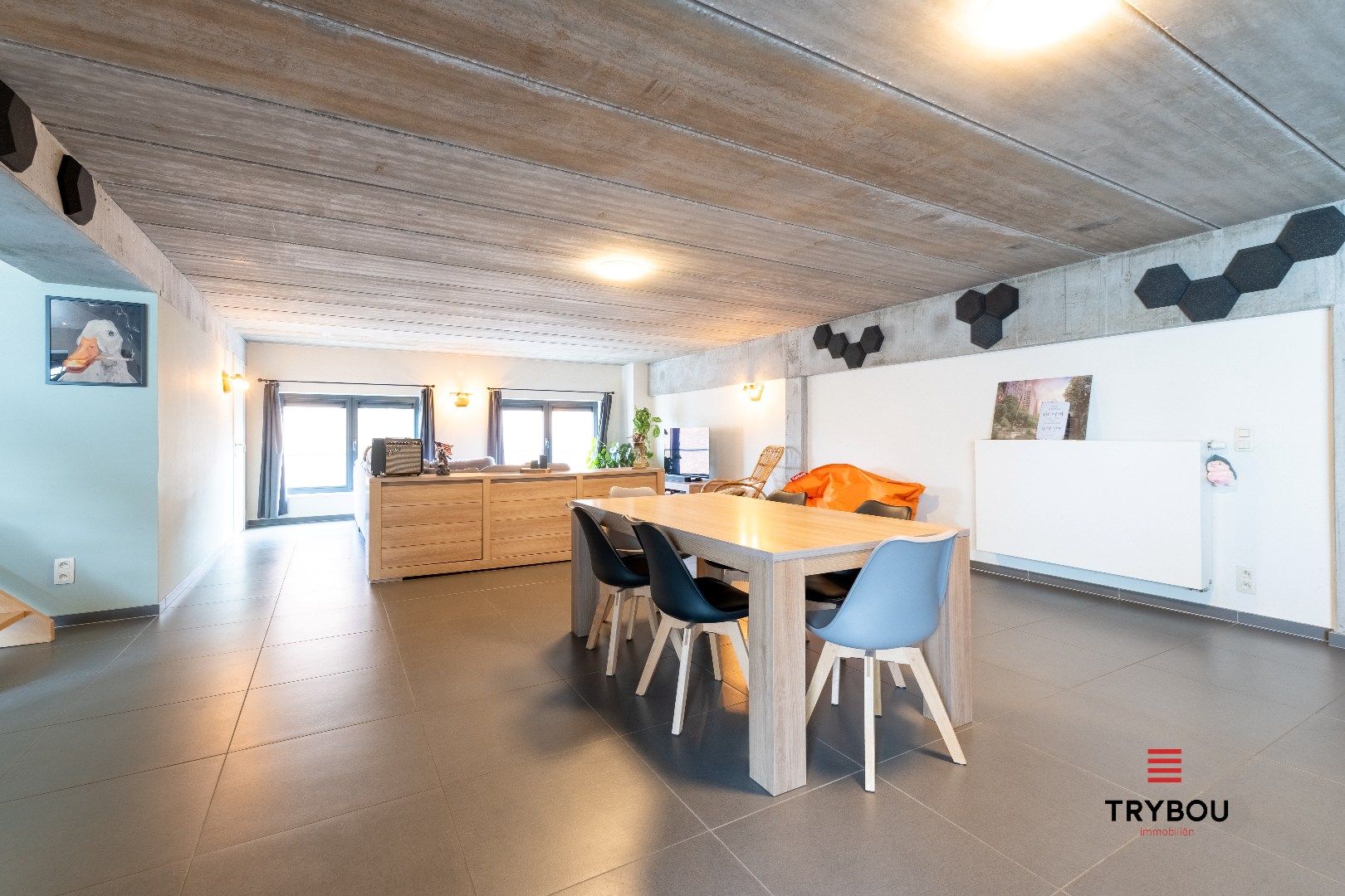 Stijlvolle industriële duplex met ruim terras en staanplaats in centrum Roeselare foto 6