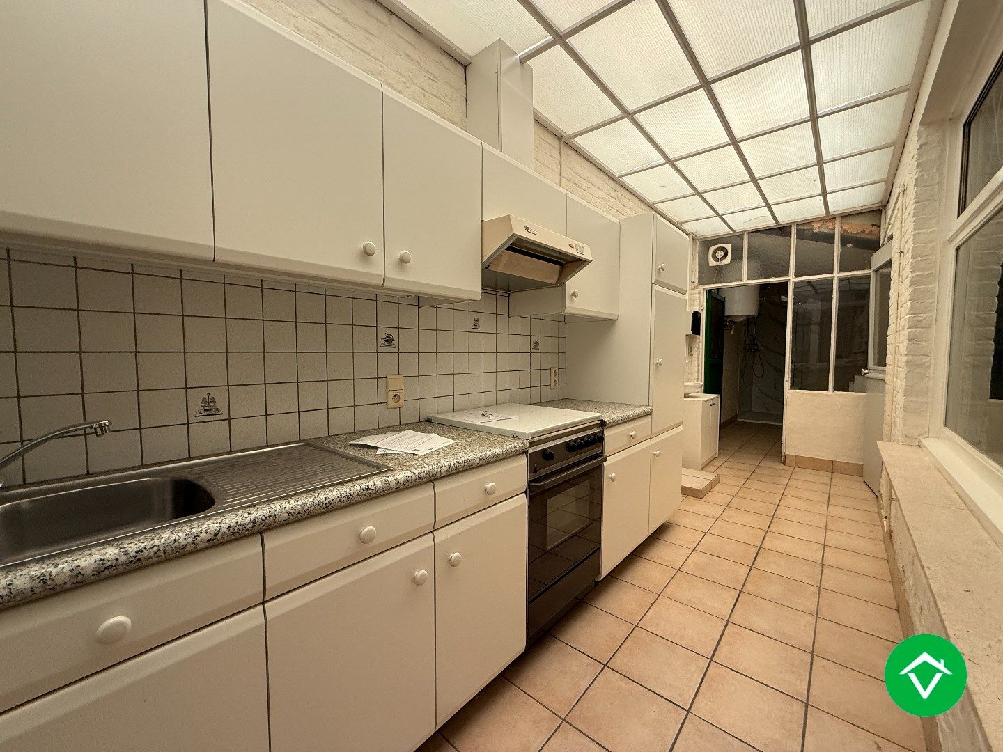 Gezellige rijwoning met 3 slaapkamers en tuin te centrum Roeselare foto 6