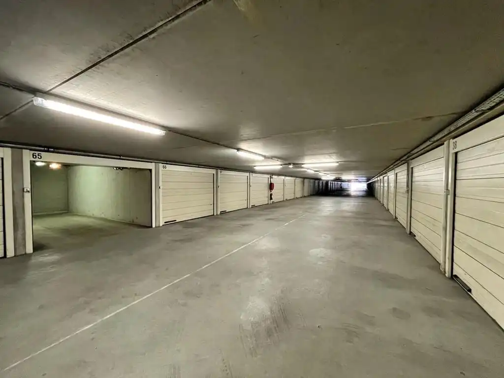 RUIME GARAGEBOX ONDER KINEPOLIS OOSTENDE  foto 3