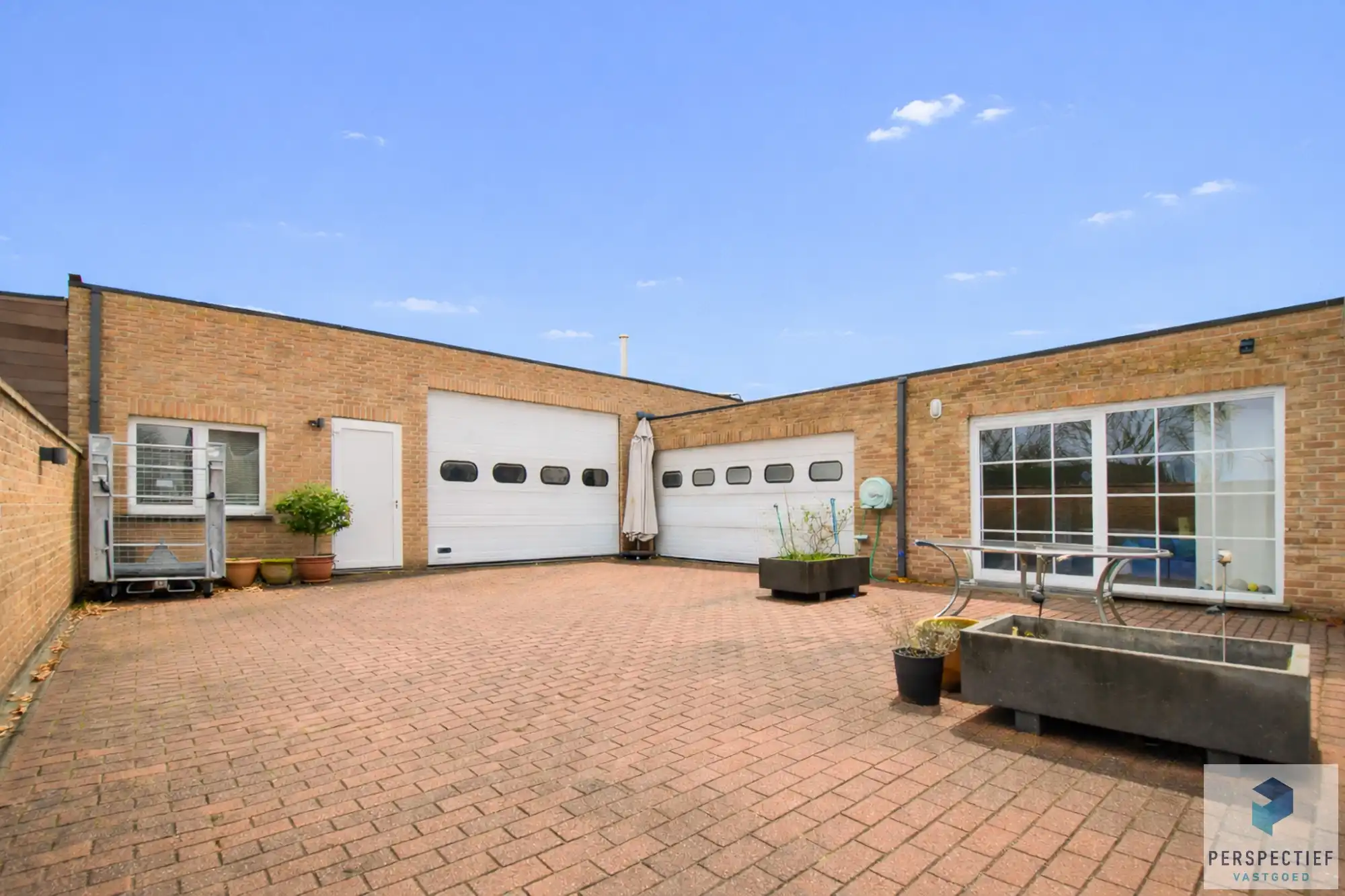 Grote woning met loods in een rustige omgeving foto 3