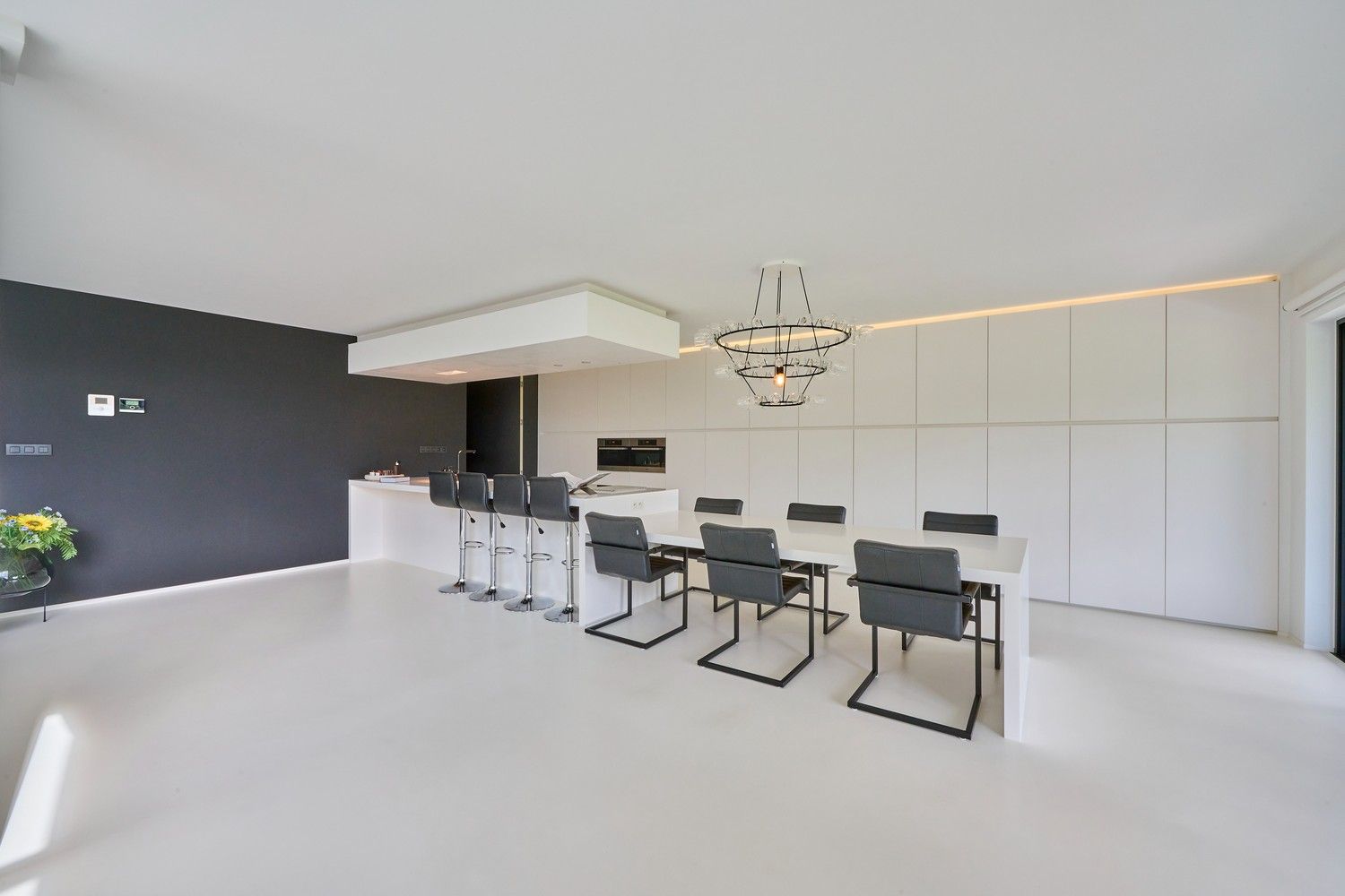 Wonen in pure architectuur - designvilla met super-de-luxe afwerking op fraai gelegen perceel foto 9