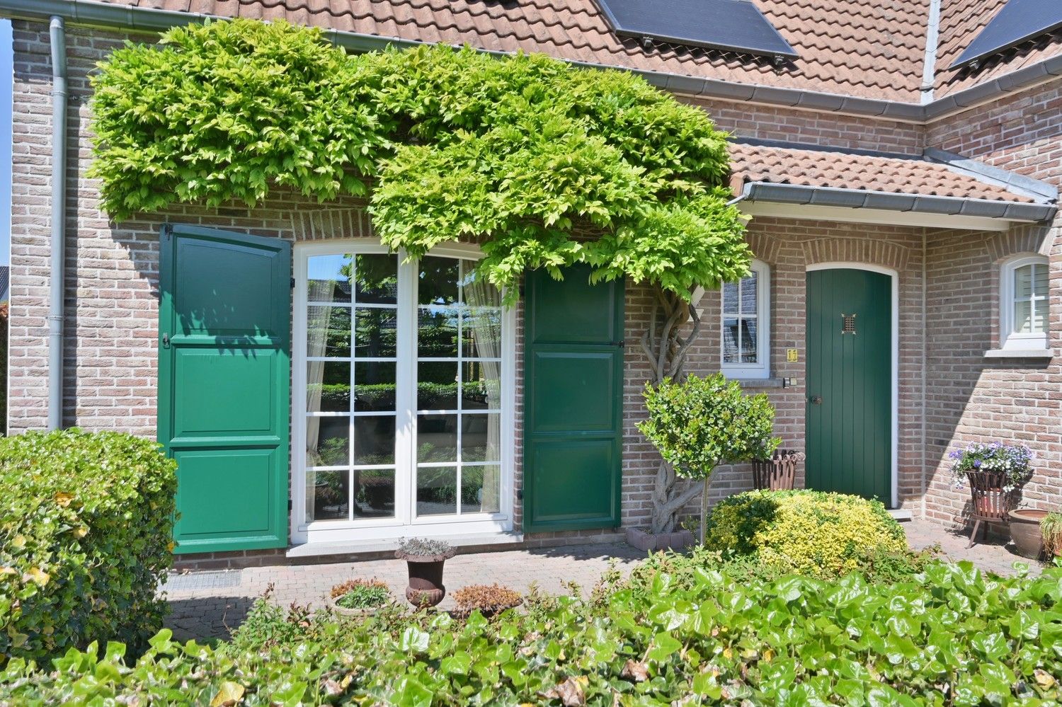 Sfeervolle, royale woning met zonnepanelen, rustige gelegen in geliefde woonomgeving te Lanaken foto 37