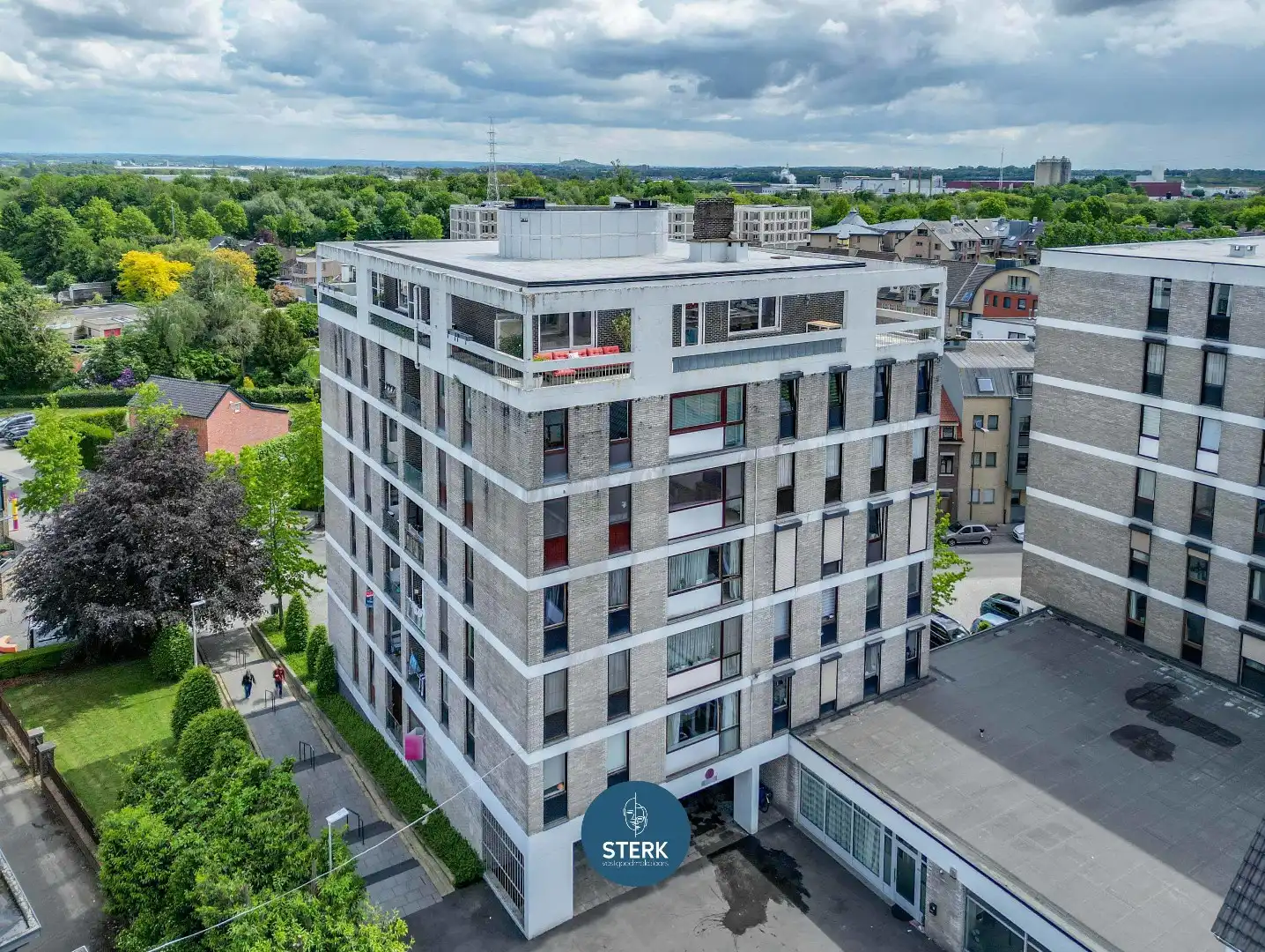 PENTHOUSE MET PANORAMISCH UITZICHT EN RUIM TERRAS IN CENTRUM LANAKEN !  foto 4