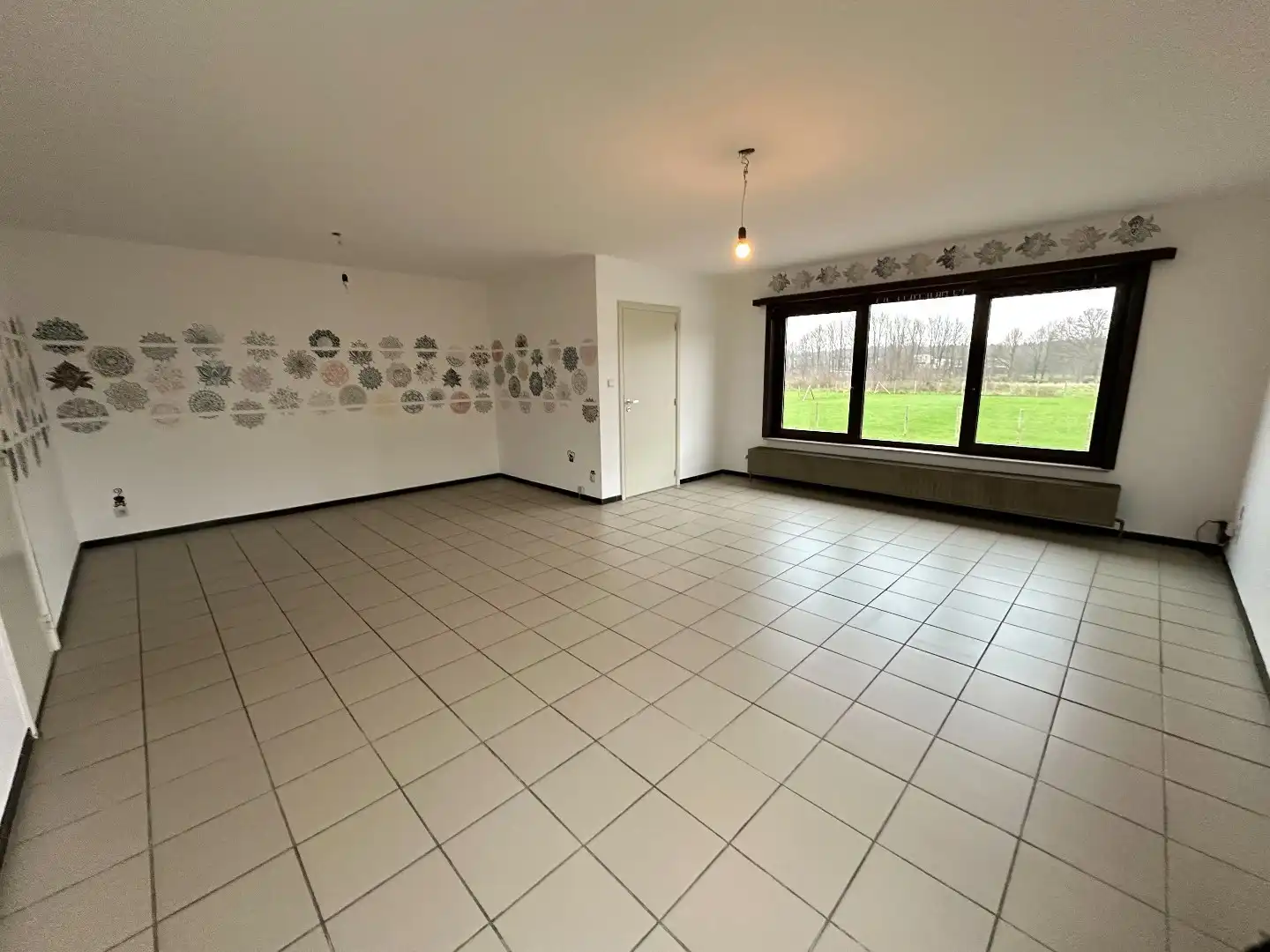 Halfopen woning met ruime tuin foto 5