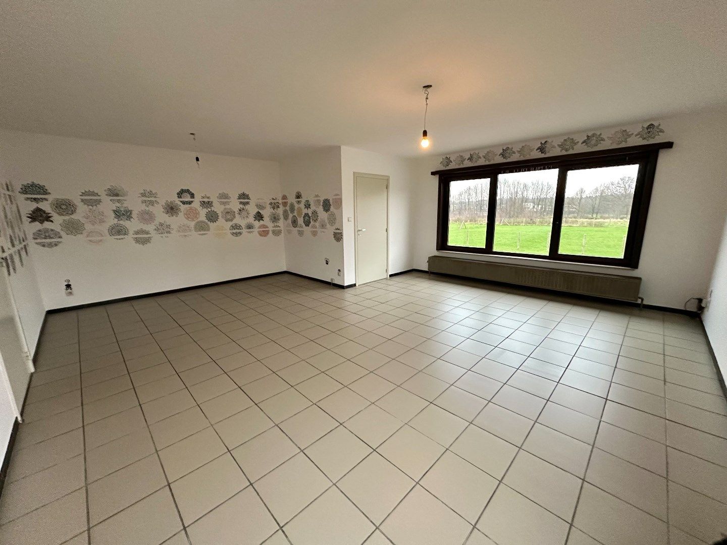 Halfopen woning met ruime tuin foto 5