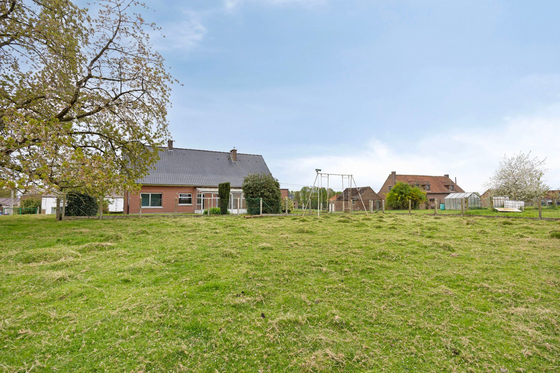 Ruime woning met potentieel op perceel van 13a70ca. foto 28