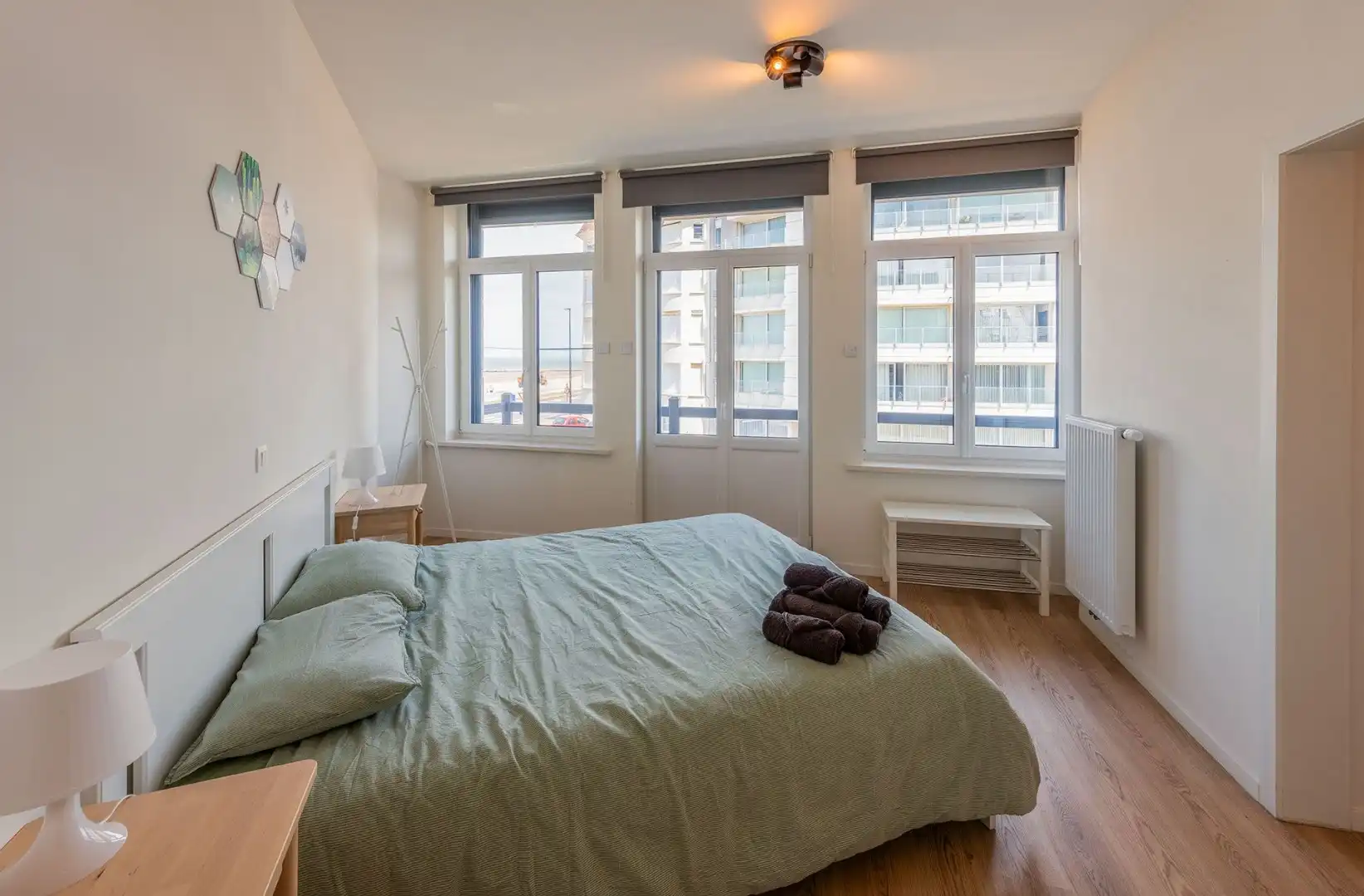 Lichtrijk, hip appartement met 1 slaapkamer, vlak aan zee in Raversijde foto 6