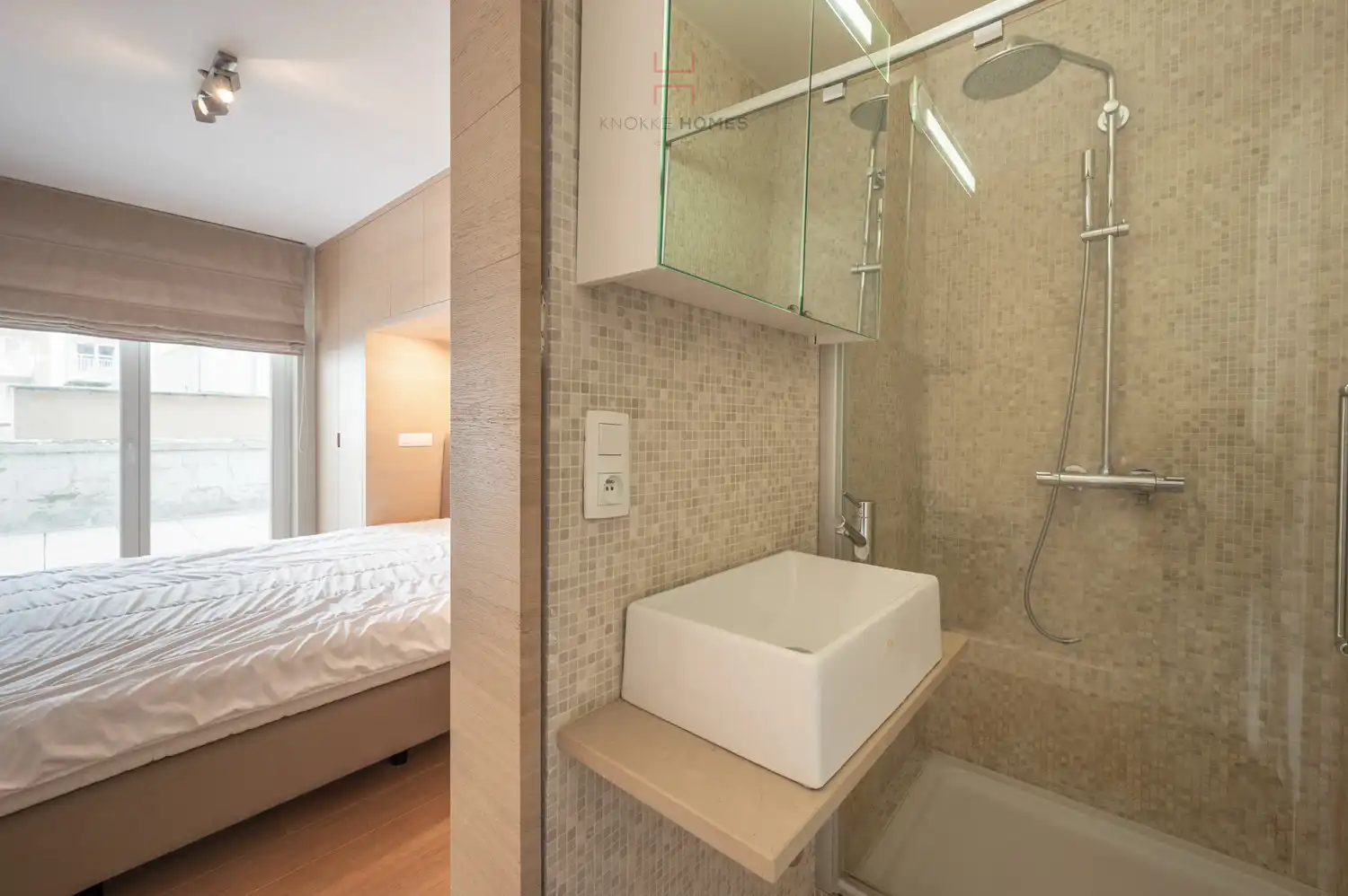 Instapklaar vernieuwd appartement met een mooi zijdelings zeezicht in Duinbergen foto 16
