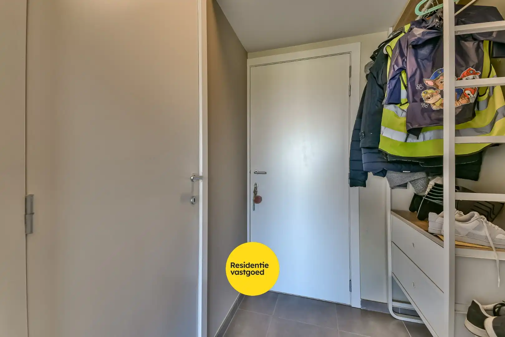 Instapklaar en lichtrijk 2-slaapkamerappartement in Bredene foto 5
