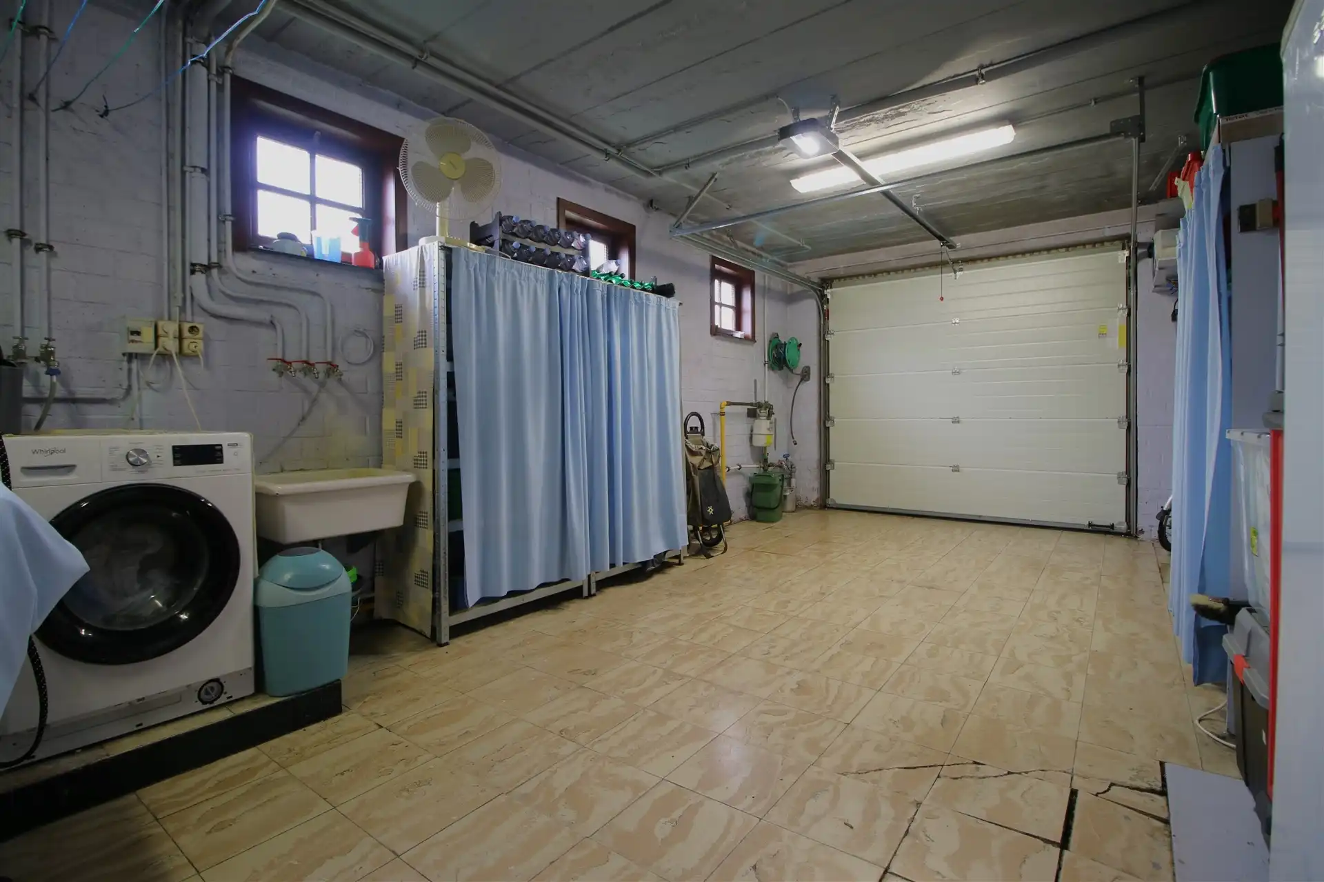 Ruime op te frissen woning in het centrum foto 8