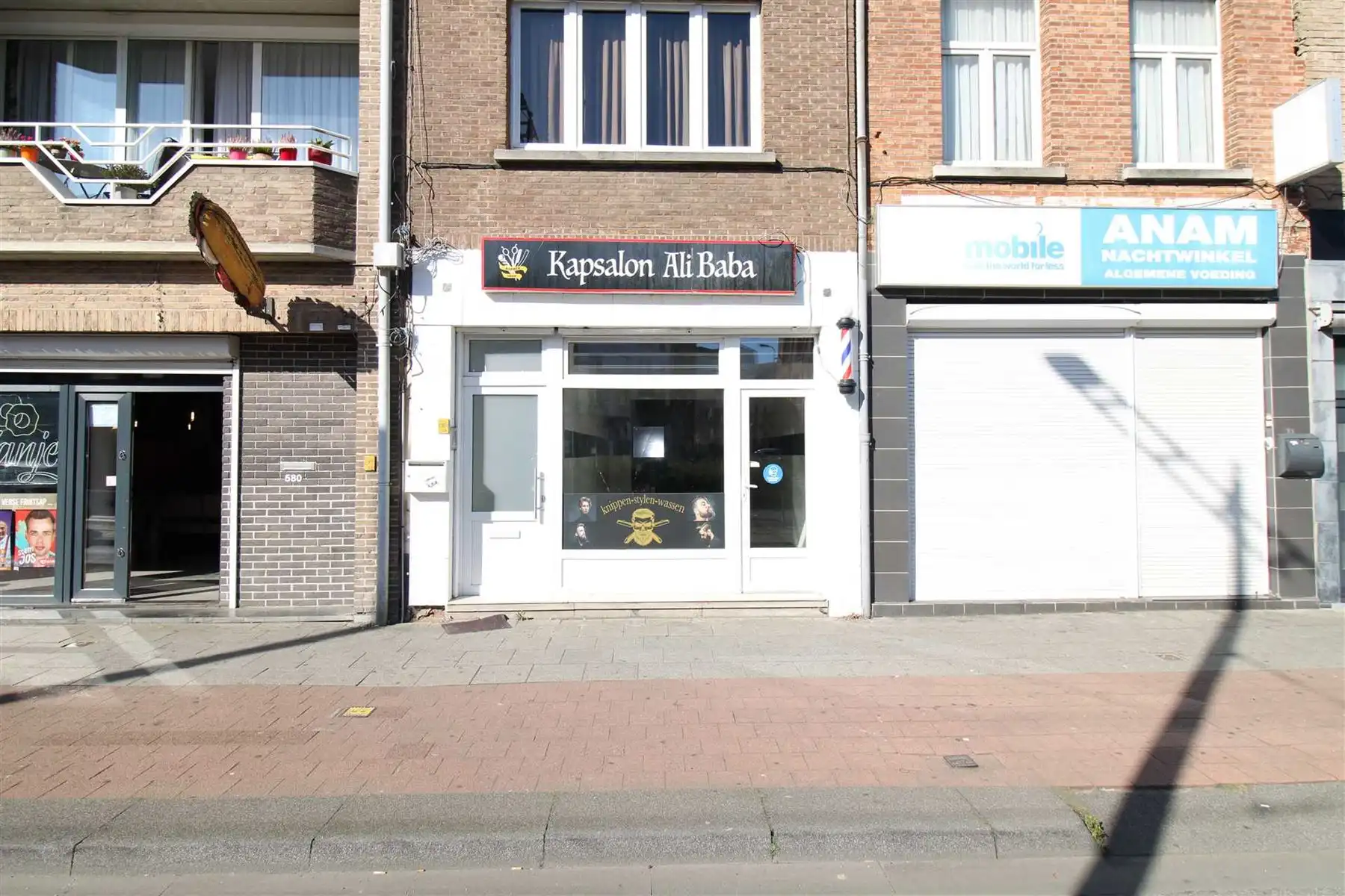Handelspand, voormalig kapsalon! foto {{pictureIndex}}