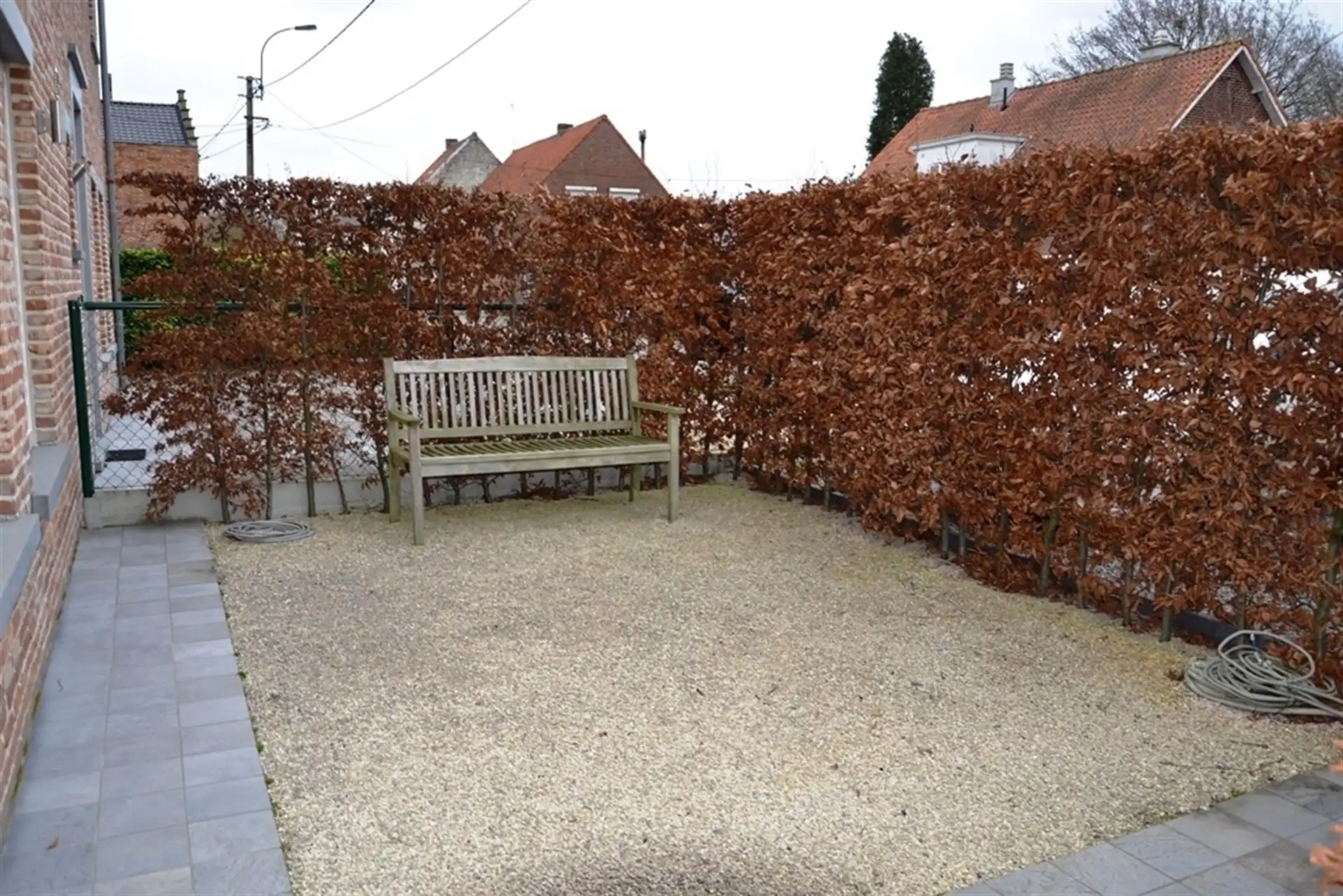 Mooi gelegen lichtrijke woning met terras en voortuintje. foto 2