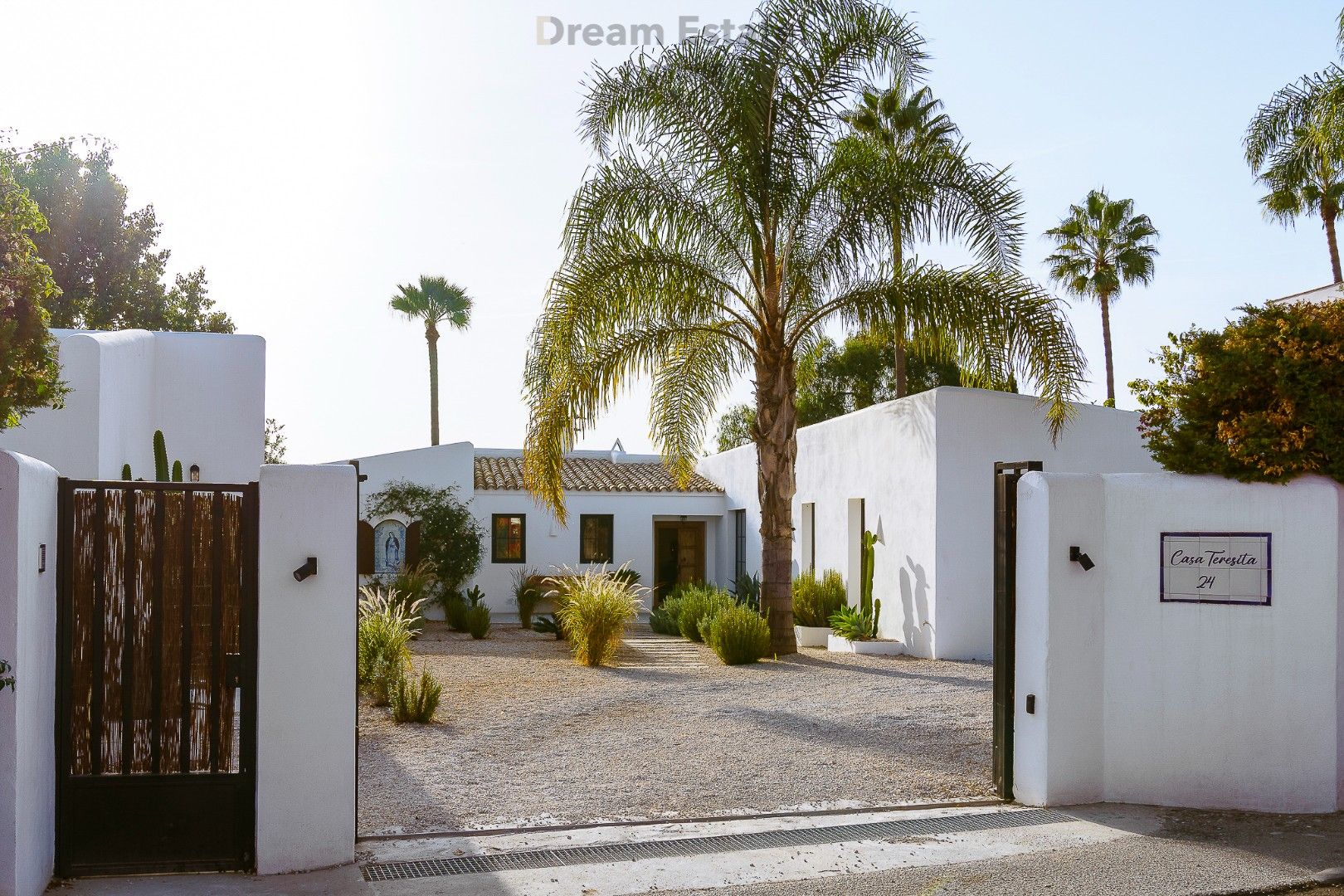 Luxueuze villa met invloeden van Ibiza foto {{pictureIndex}}