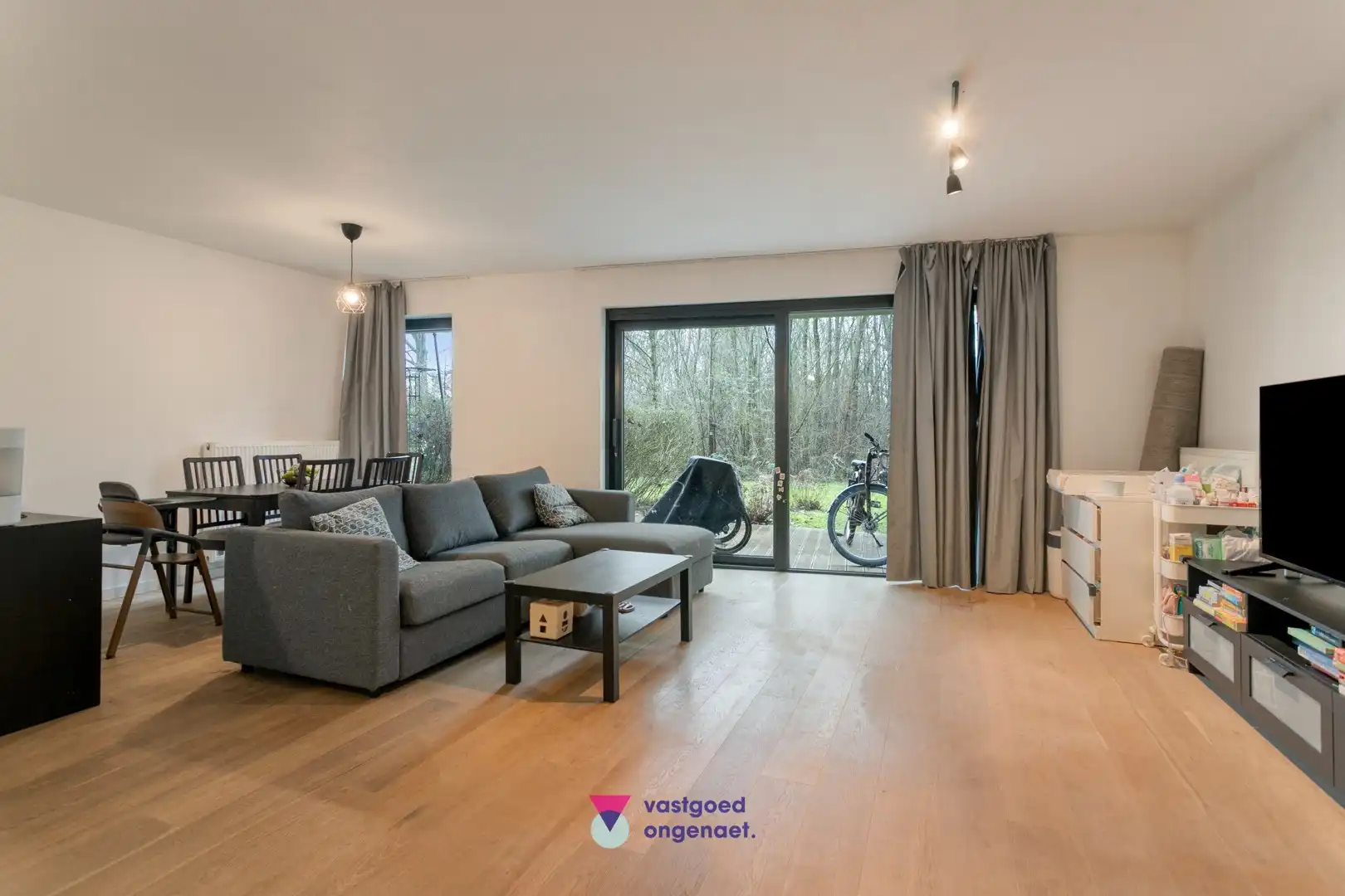 Modern en praktisch ingedeeld appartement foto 2