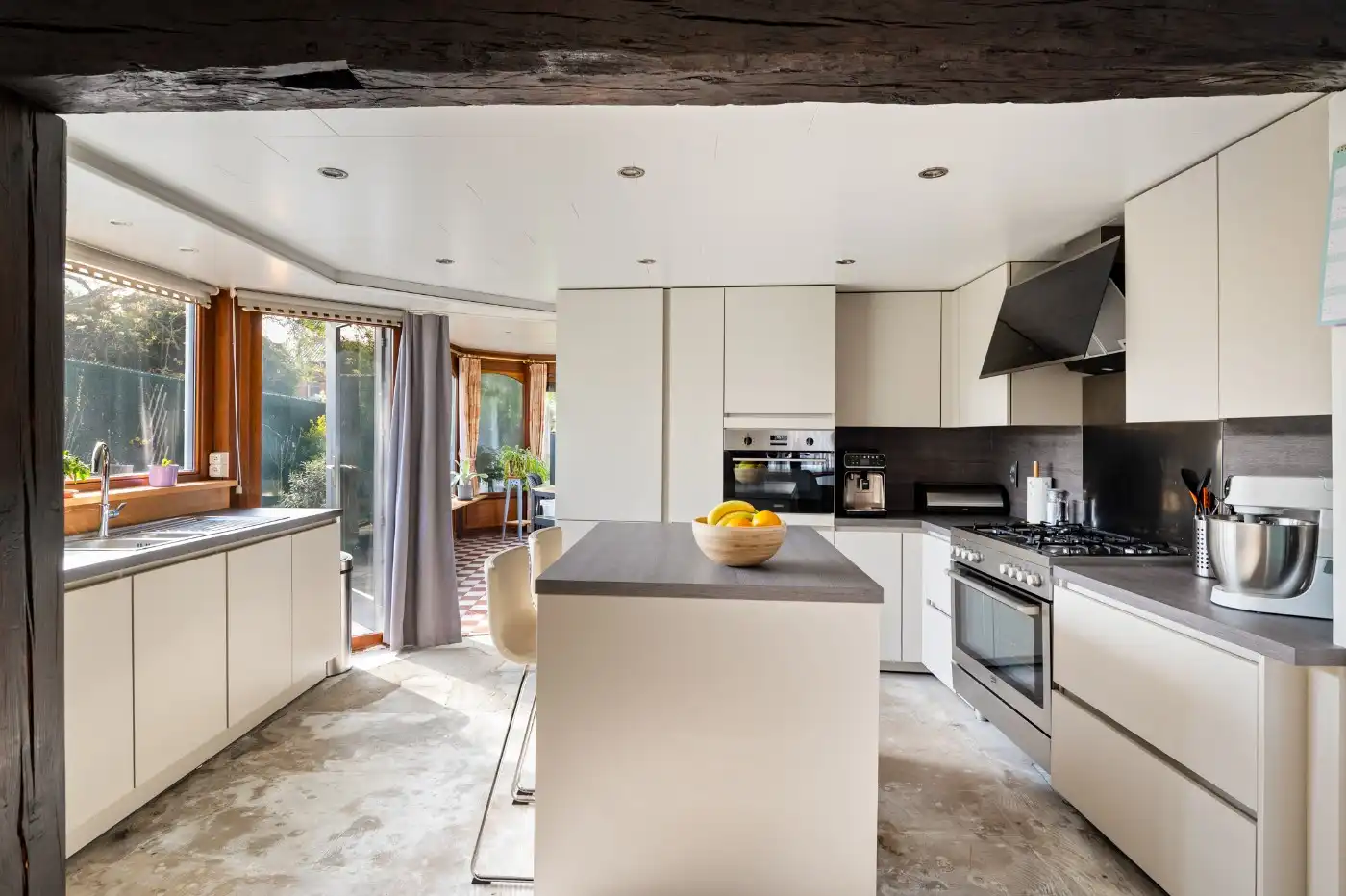 Top gelegen, charmante, vrijstaande woning met 3 slpk. en prachtige zuid-tuin foto 8