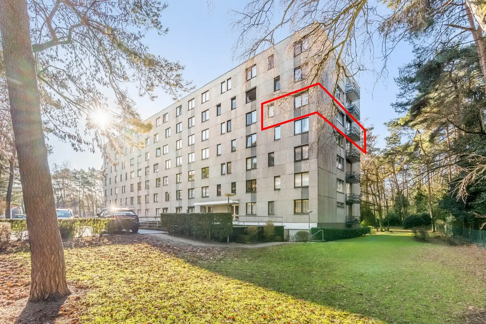 Ruim en lichtrijk appartement met 3 slaapkamers, balkons, garage en berging in Genk foto 2