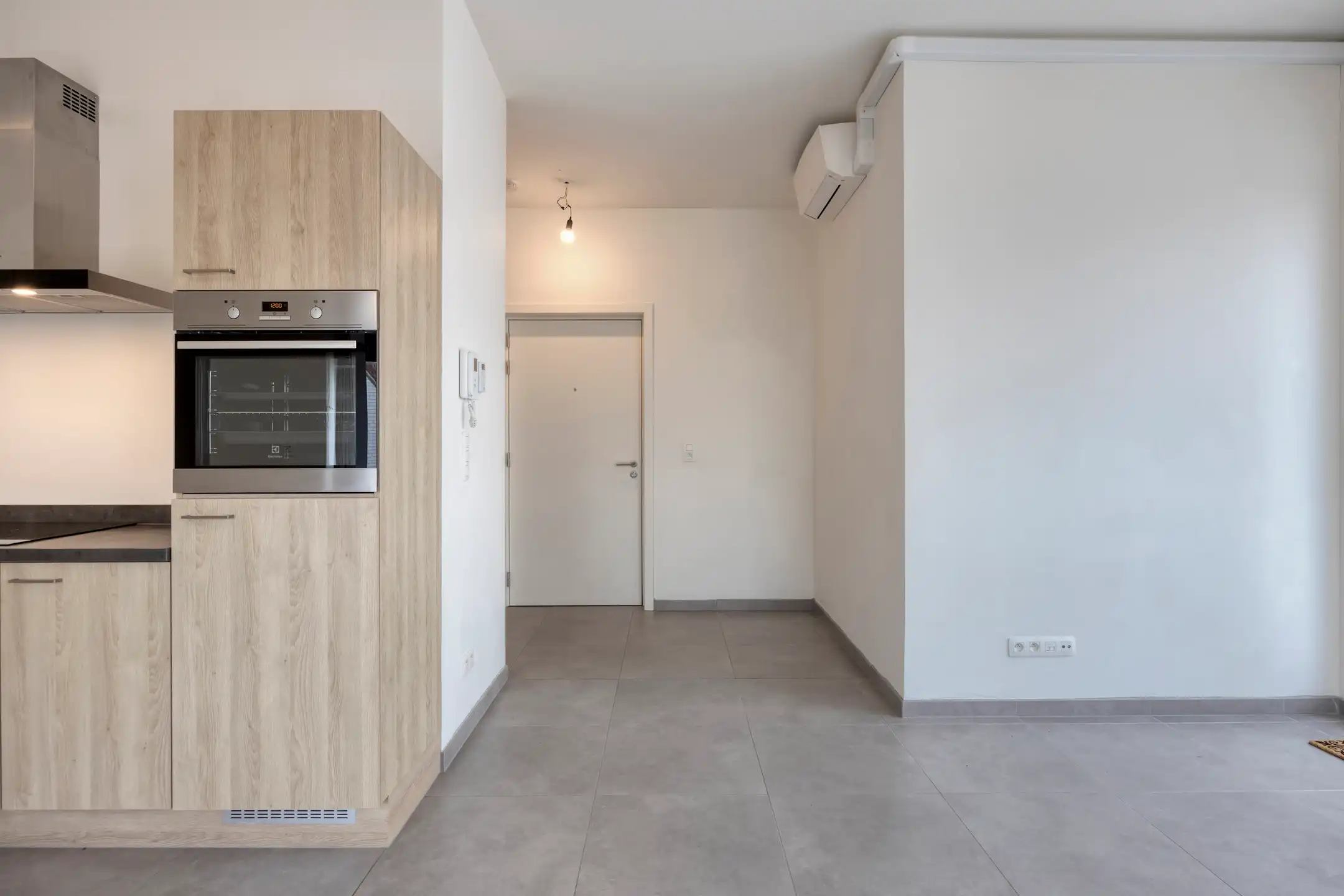 Lichtrijk appartement gelegen in het centrum van Breendonk. foto 5